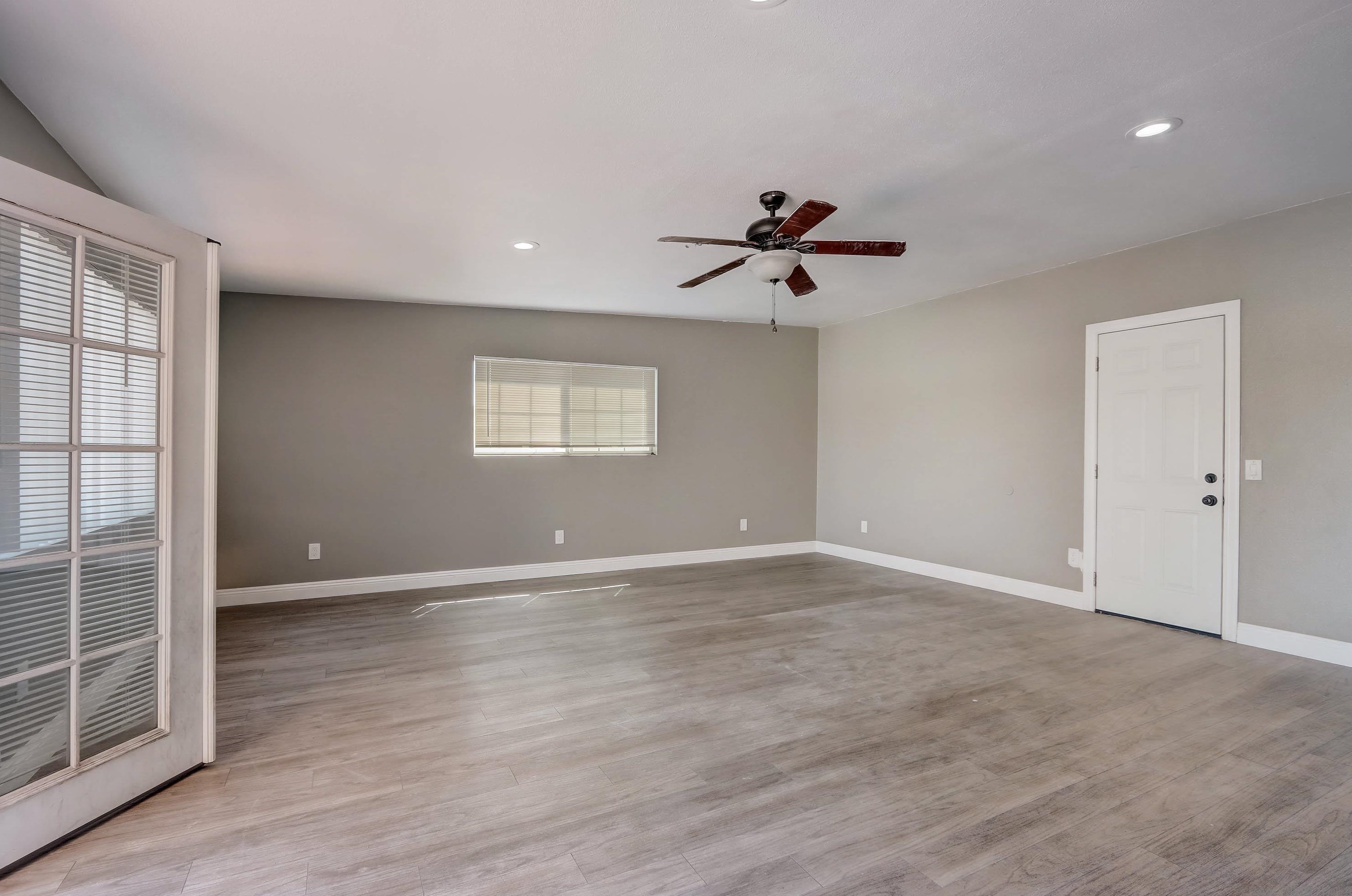 1459 Hilltop Dr, Chula Vista CA  91911-5214 exterior
