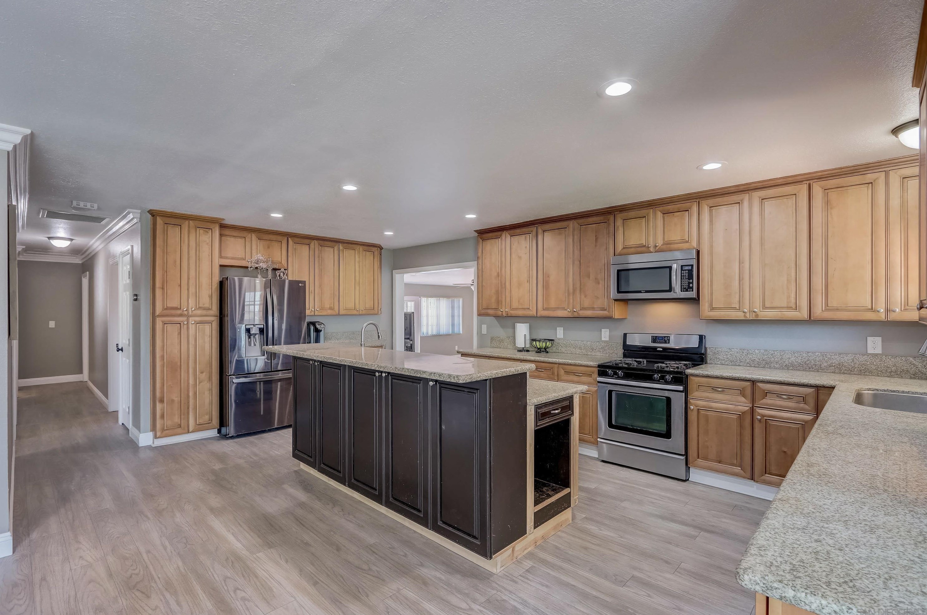 1459 Hilltop Dr, Chula Vista CA  91911-5214 exterior