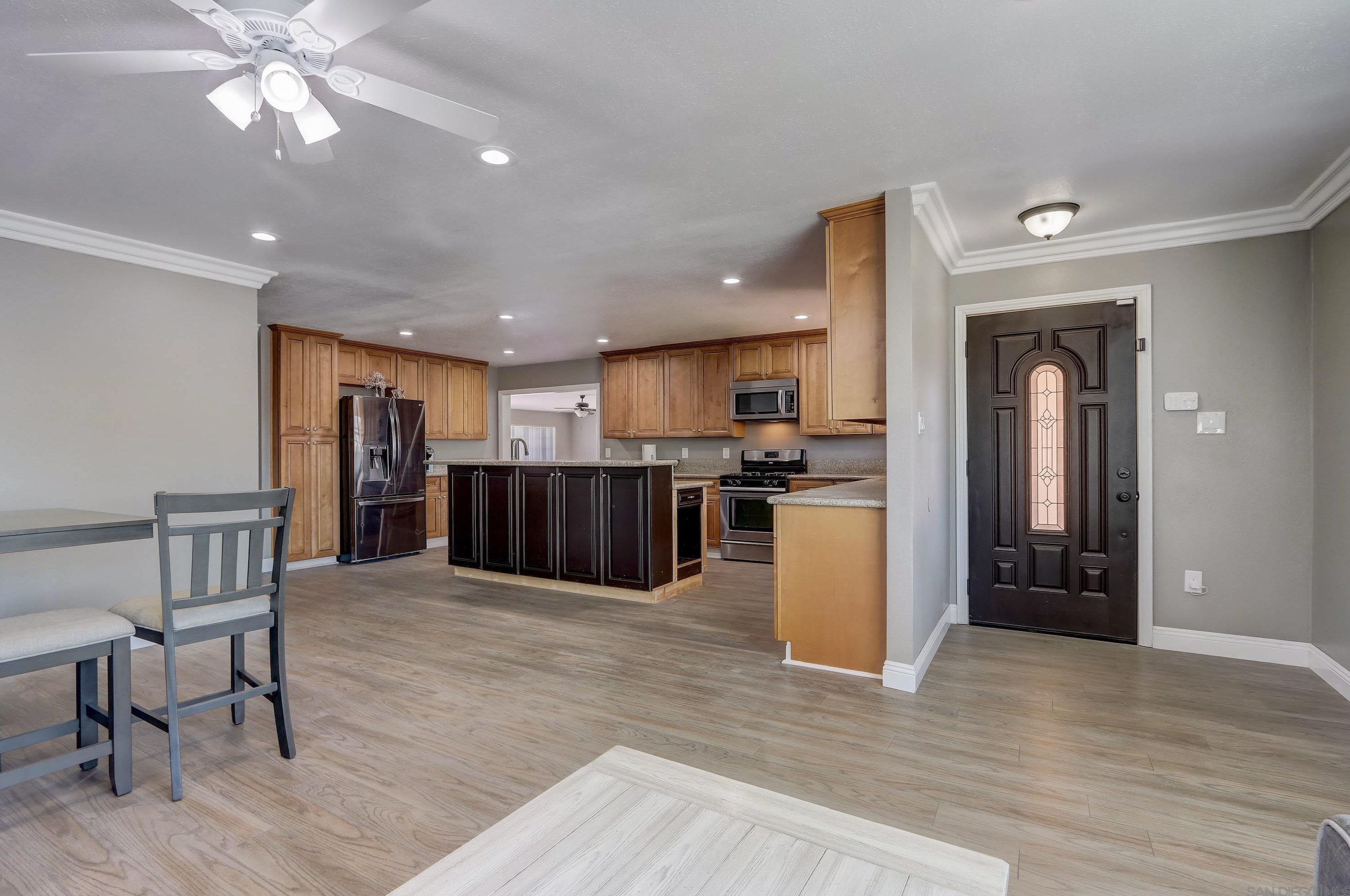 1459 Hilltop Dr, Chula Vista CA  91911-5214 exterior