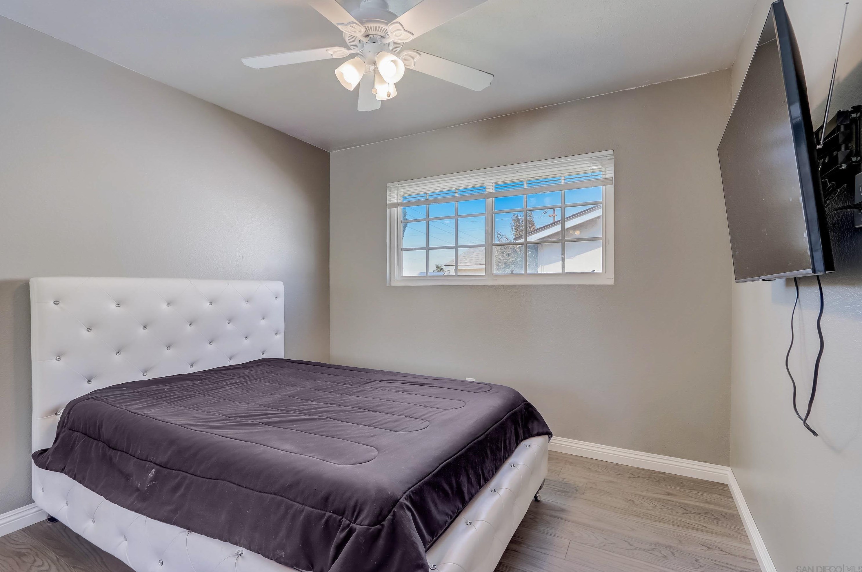 1459 Hilltop Dr, Chula Vista CA  91911-5214 exterior