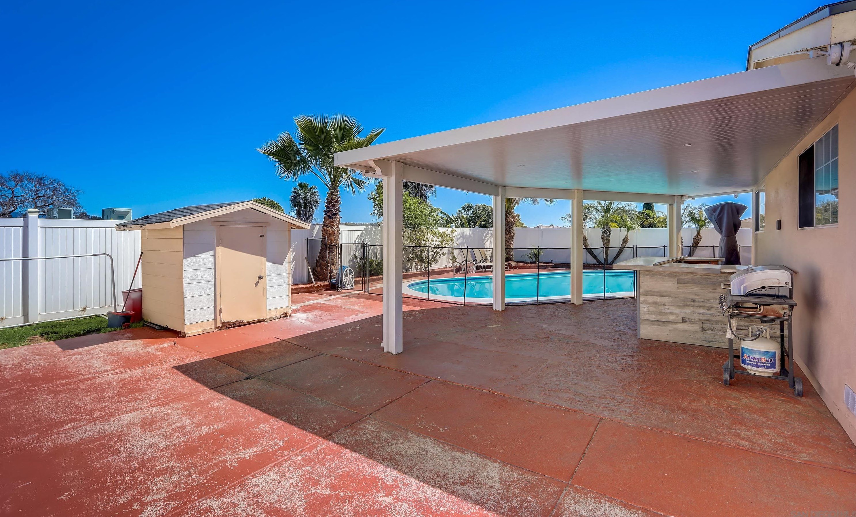 1459 Hilltop Dr, Chula Vista CA  91911-5214 exterior