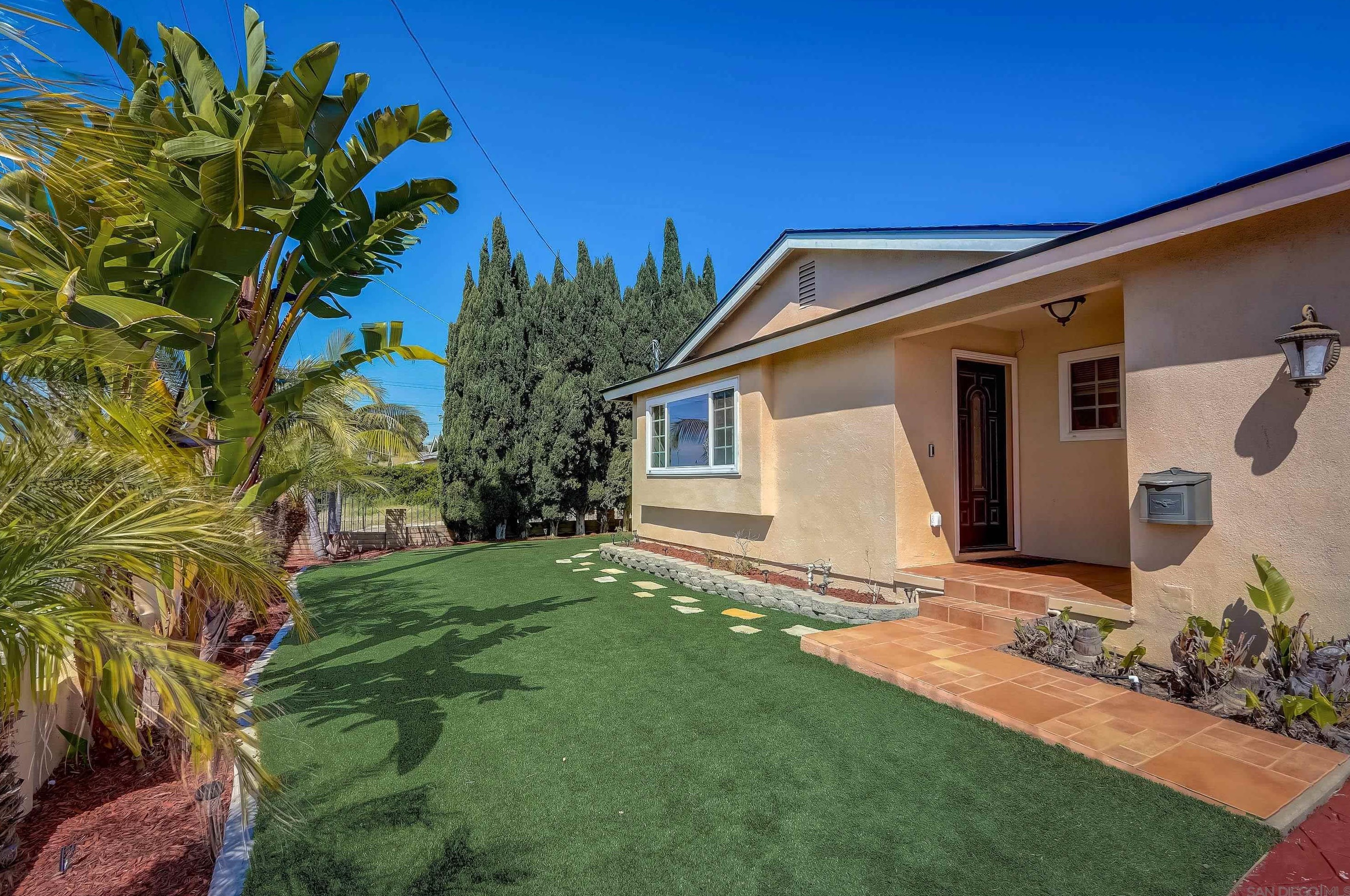 1459 Hilltop Dr, Chula Vista CA  91911-5214 exterior