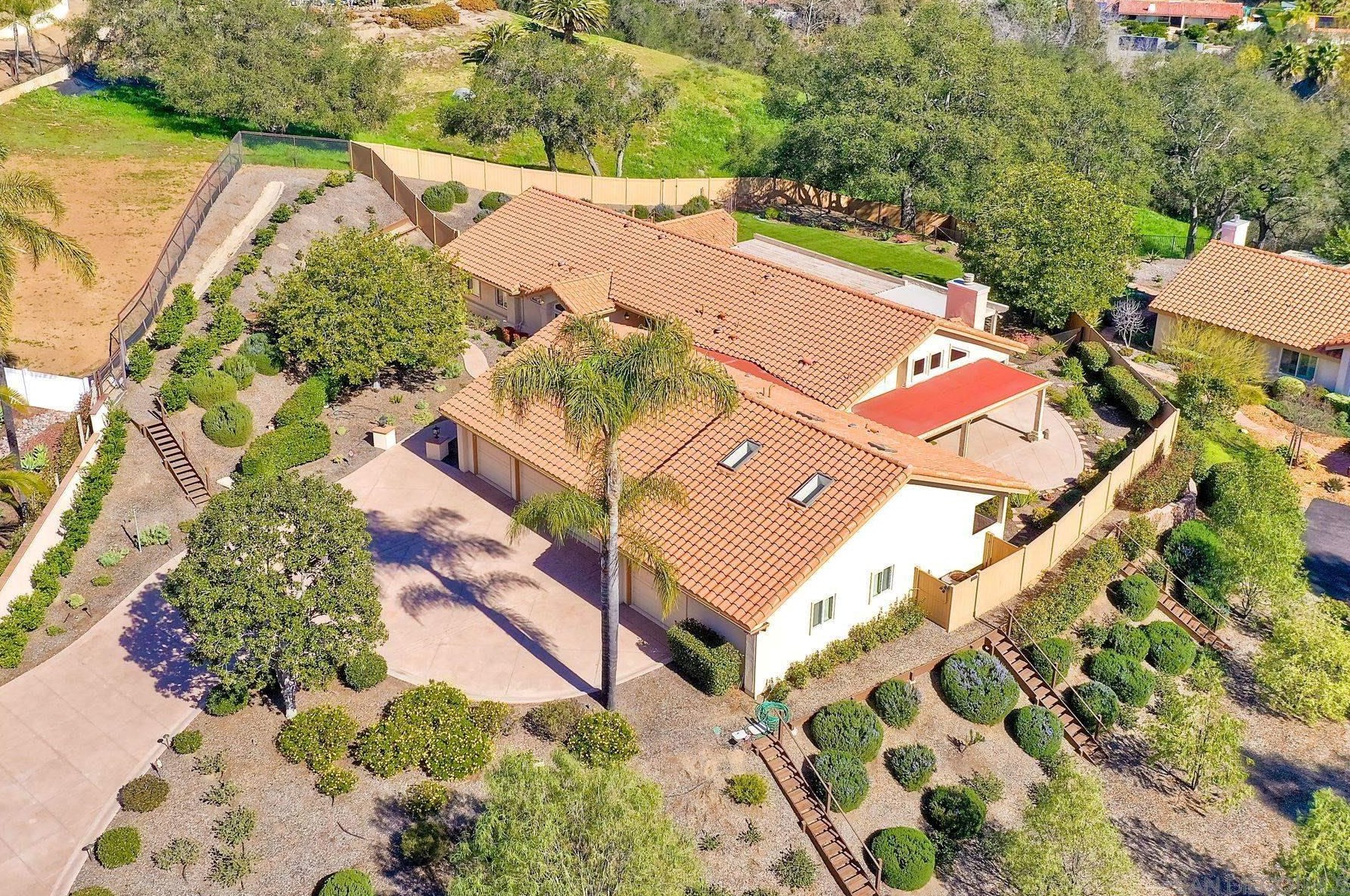 2822 Pasatiempo Gln, Escondido CA  92025-7356 exterior