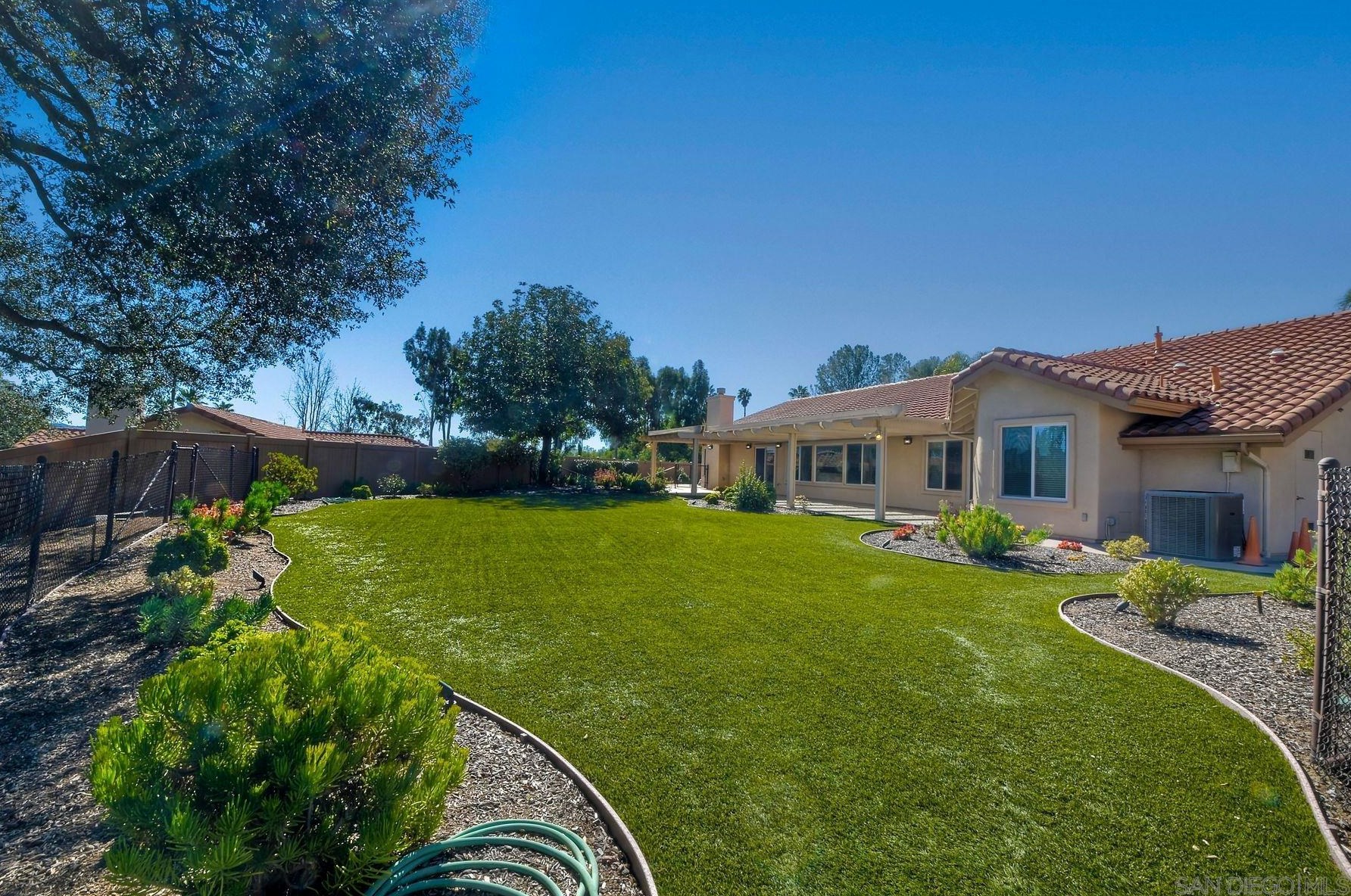 2822 Pasatiempo Gln, Escondido CA  92025-7356 exterior