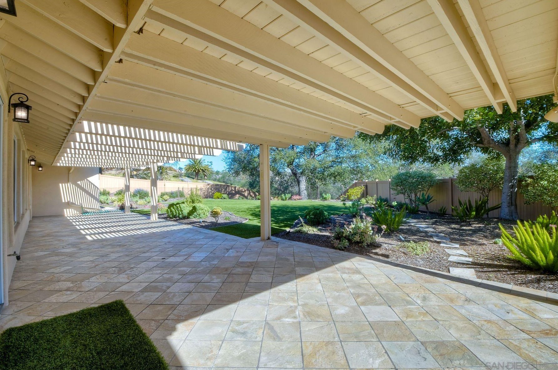 2822 Pasatiempo Gln, Escondido CA  92025-7356 exterior