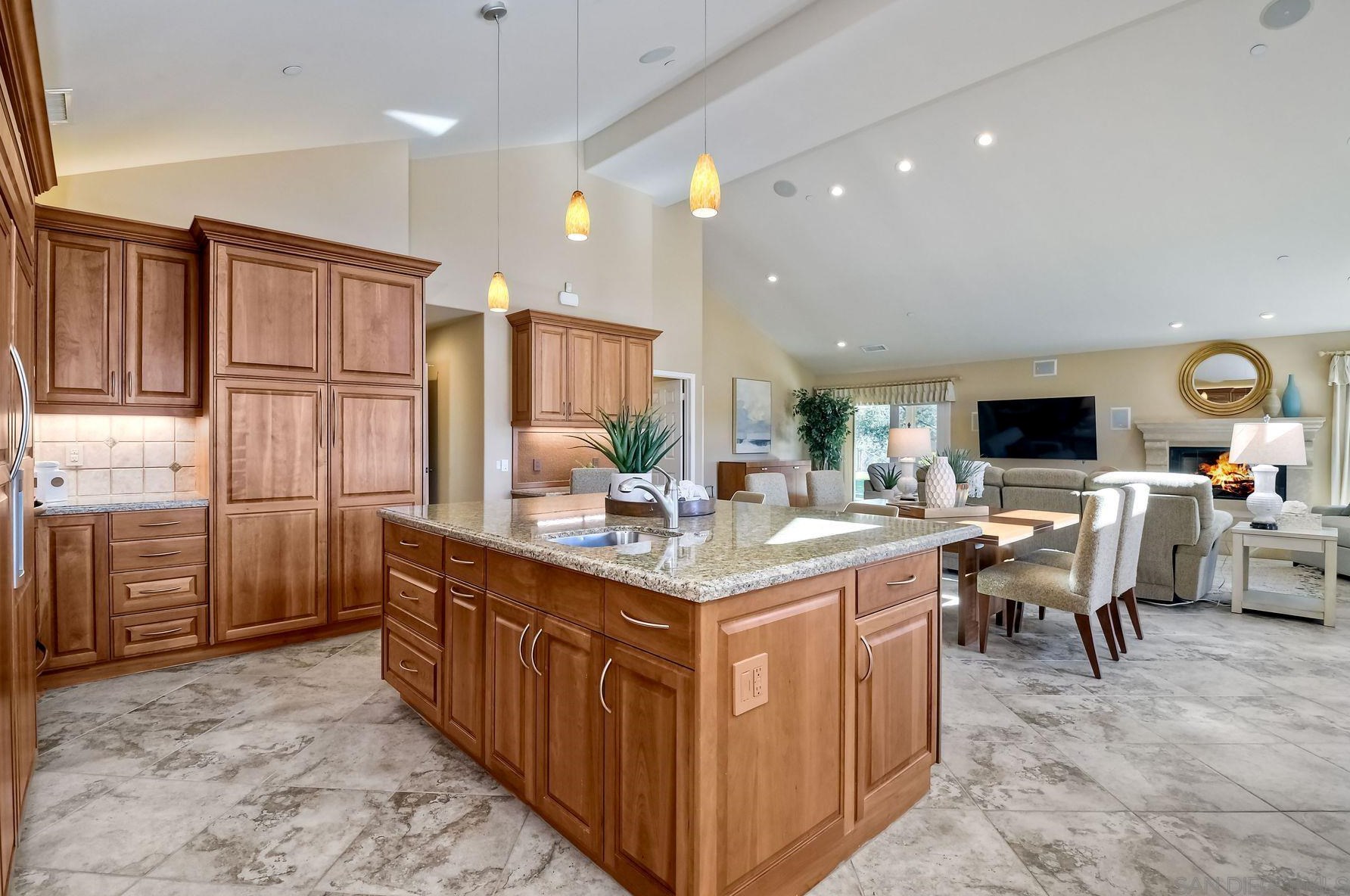 2822 Pasatiempo Gln, Escondido CA  92025-7356 exterior