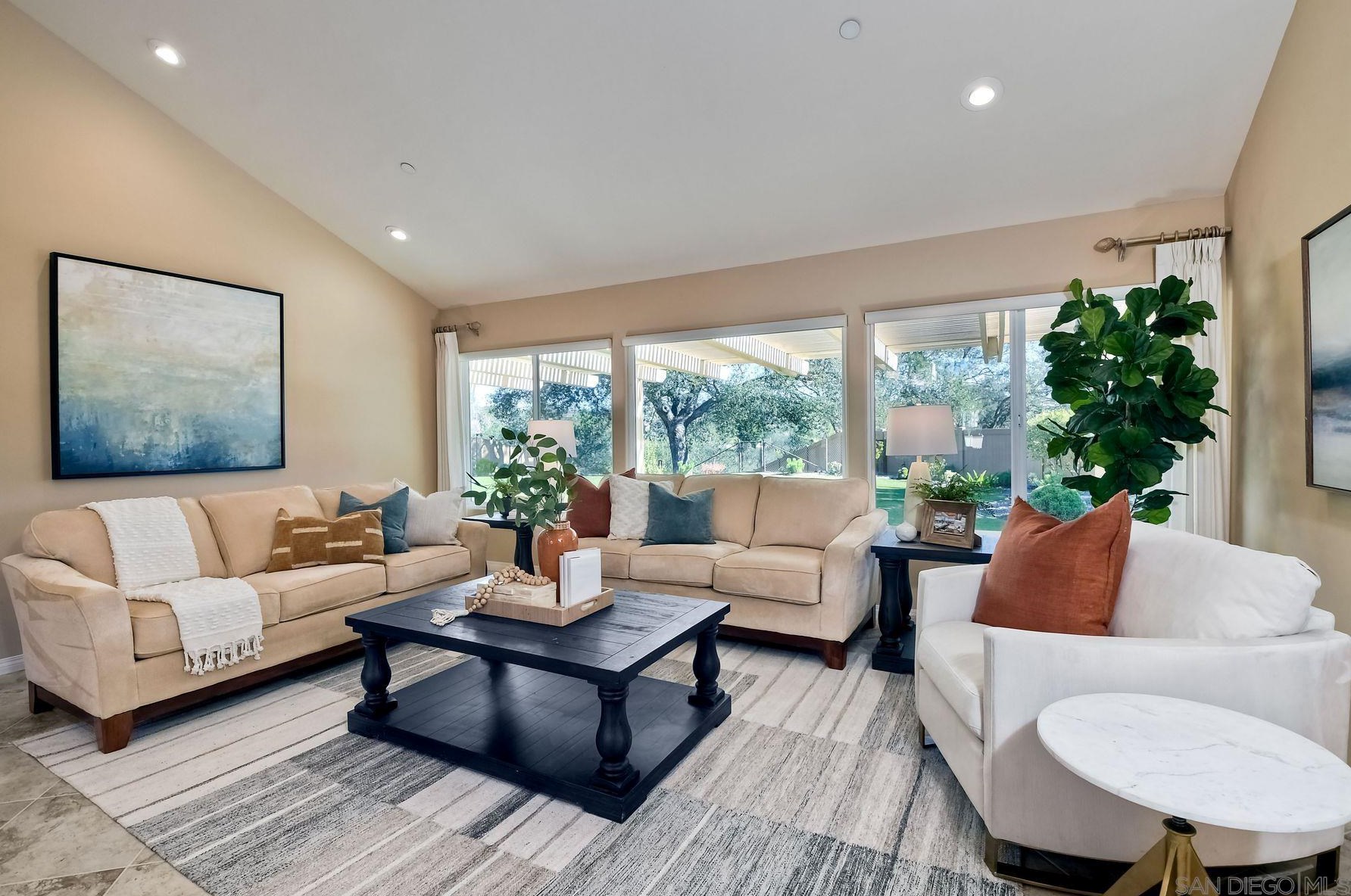 2822 Pasatiempo Gln, Escondido CA  92025-7356 exterior