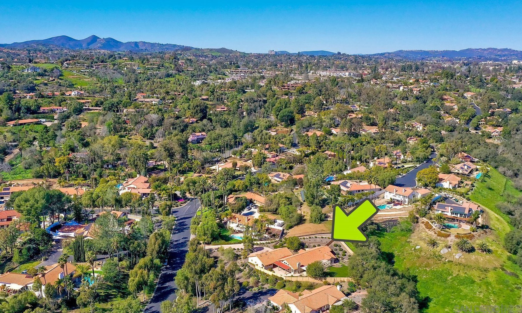 2822 Pasatiempo Gln, Escondido CA  92025-7356 exterior