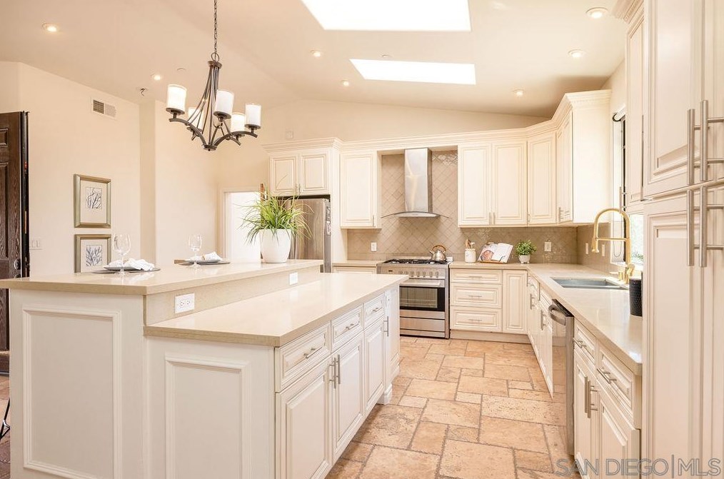 4096 Old Orchard Ln, Bonita, CA 91902
