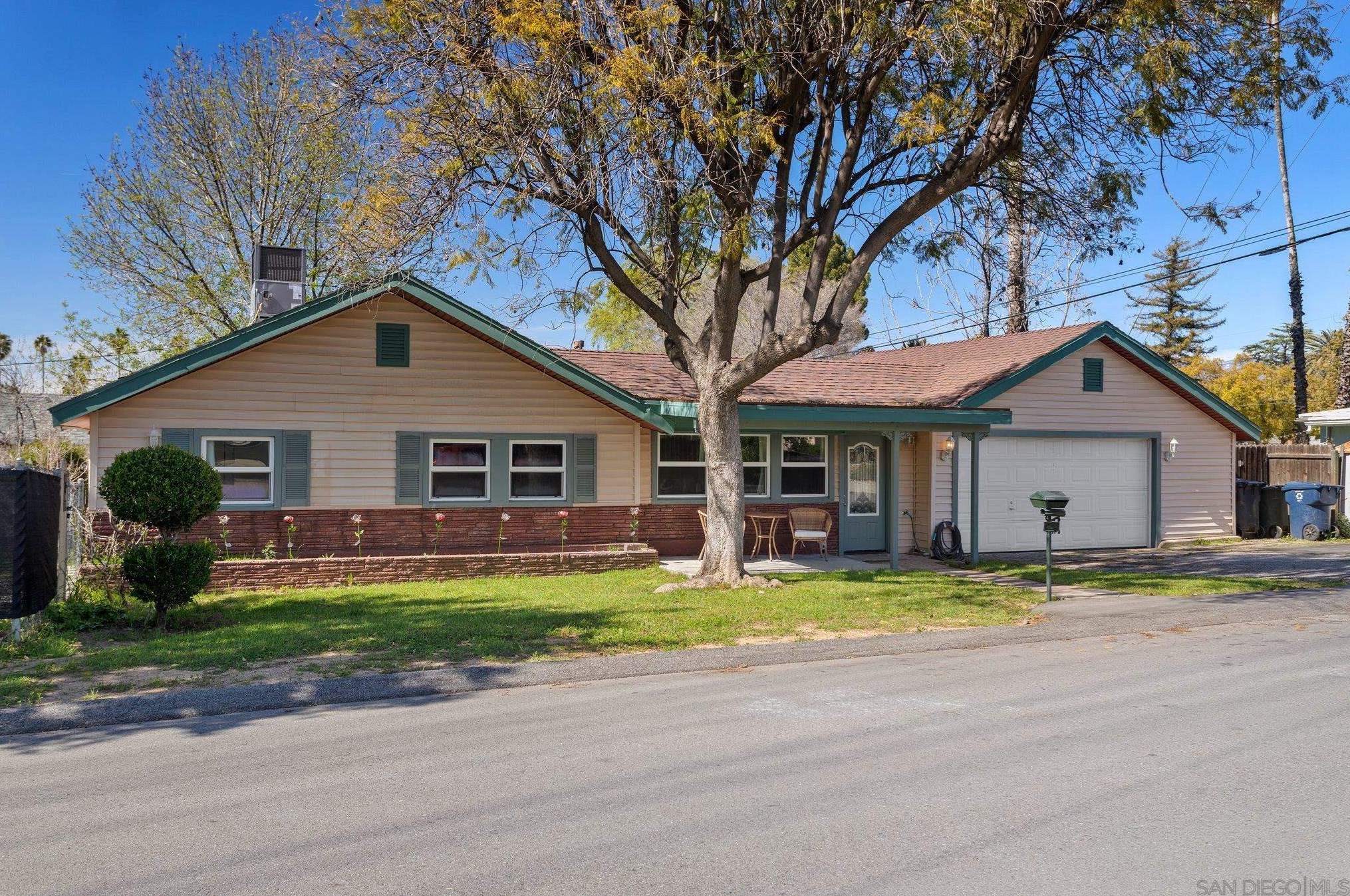 245 Bond St, Redlands, CA 92373