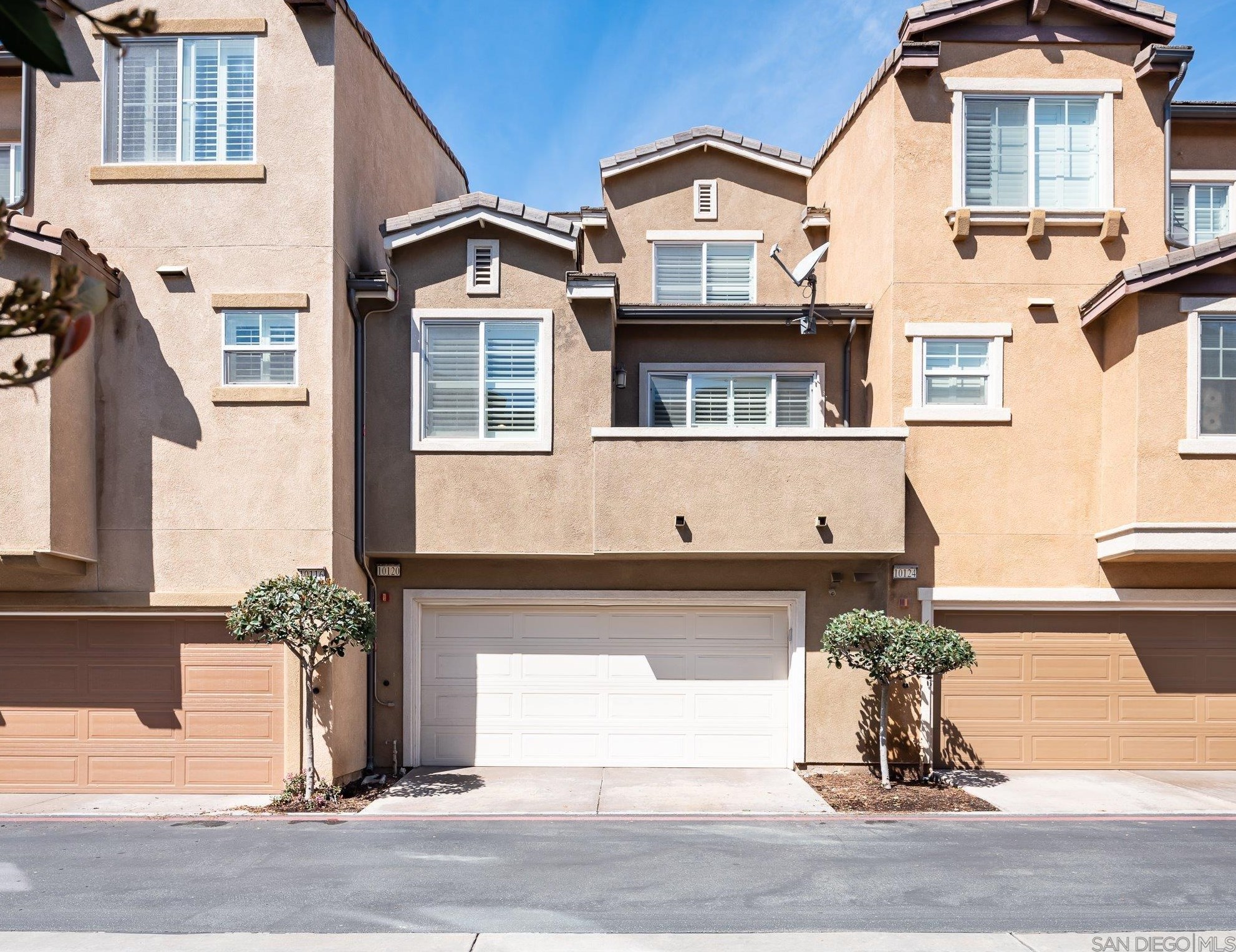 10120 Star Magnolia Ln, Santee CA  92071-7217 exterior