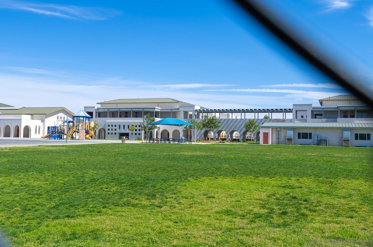 1711 Rolling Water Dr, Chula Vista CA  91915-2387 exterior