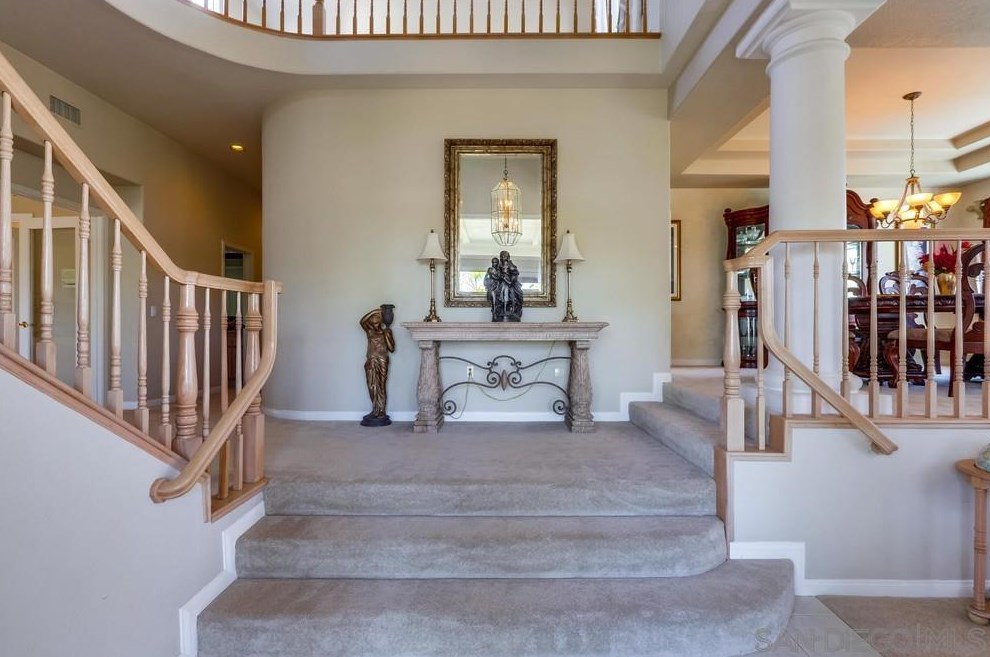 2464 Canyon Creek Rd, Escondido, CA 92025-7461