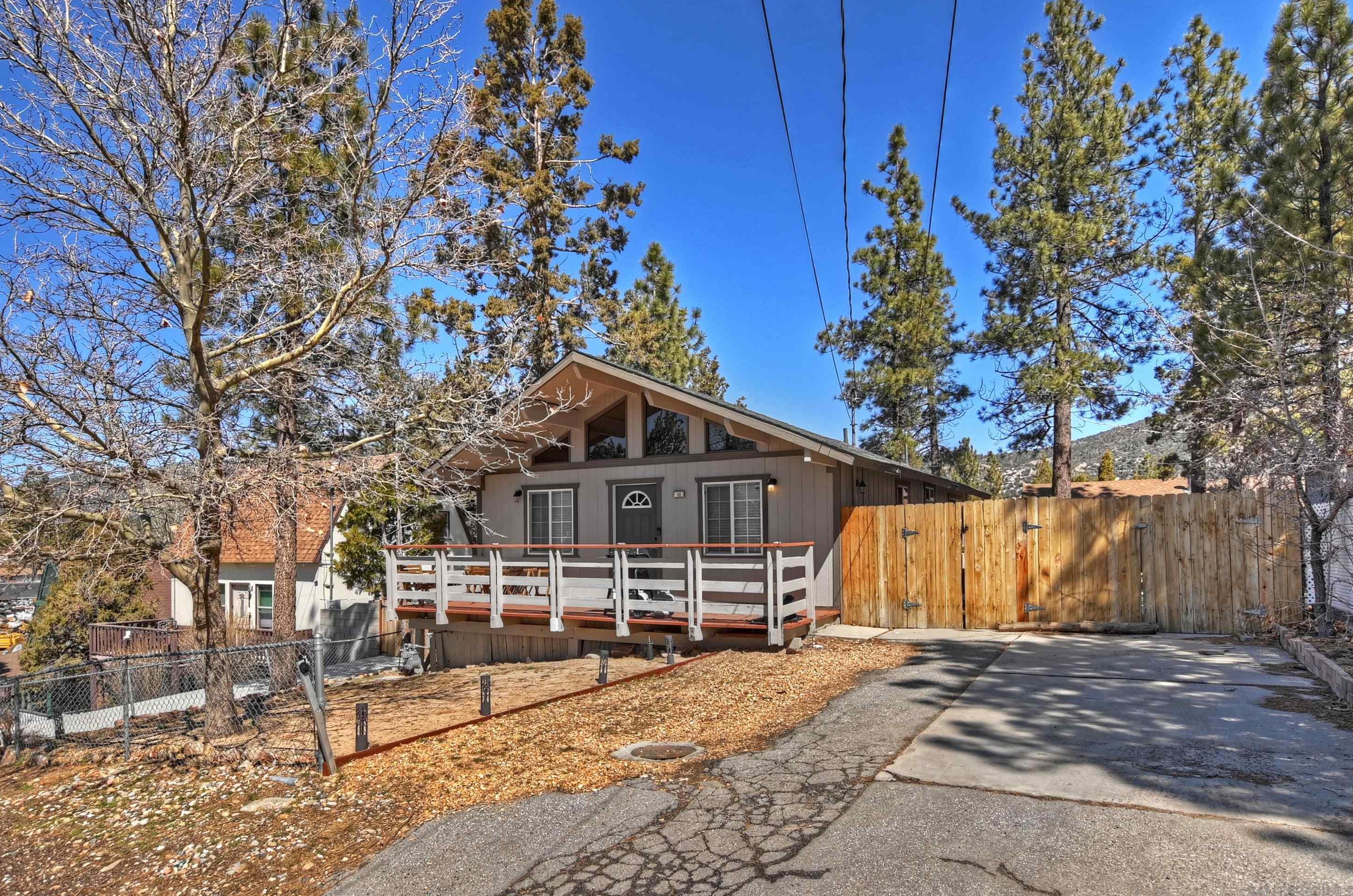 109 E Country Club Blvd, Big Bear City, CA 92314