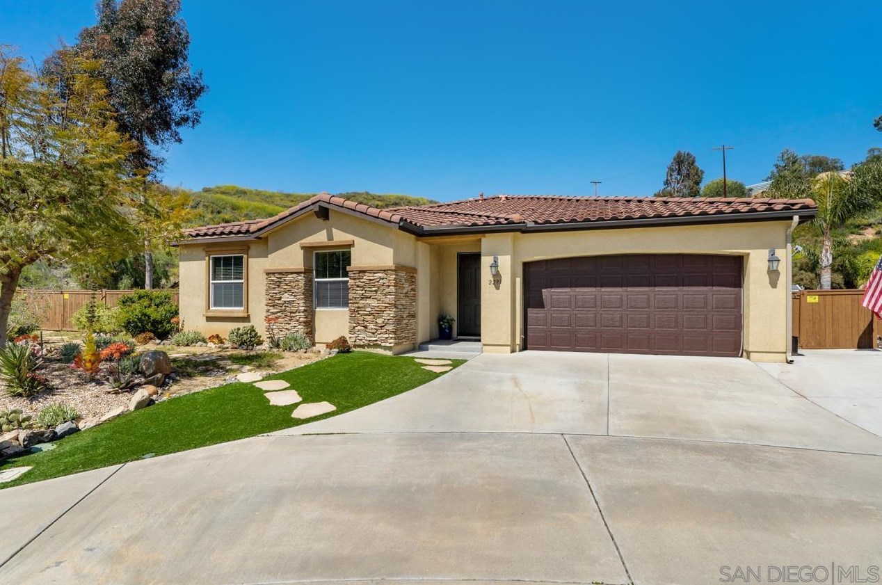 2293 Los Senderos, Santee, CA 92071-4720