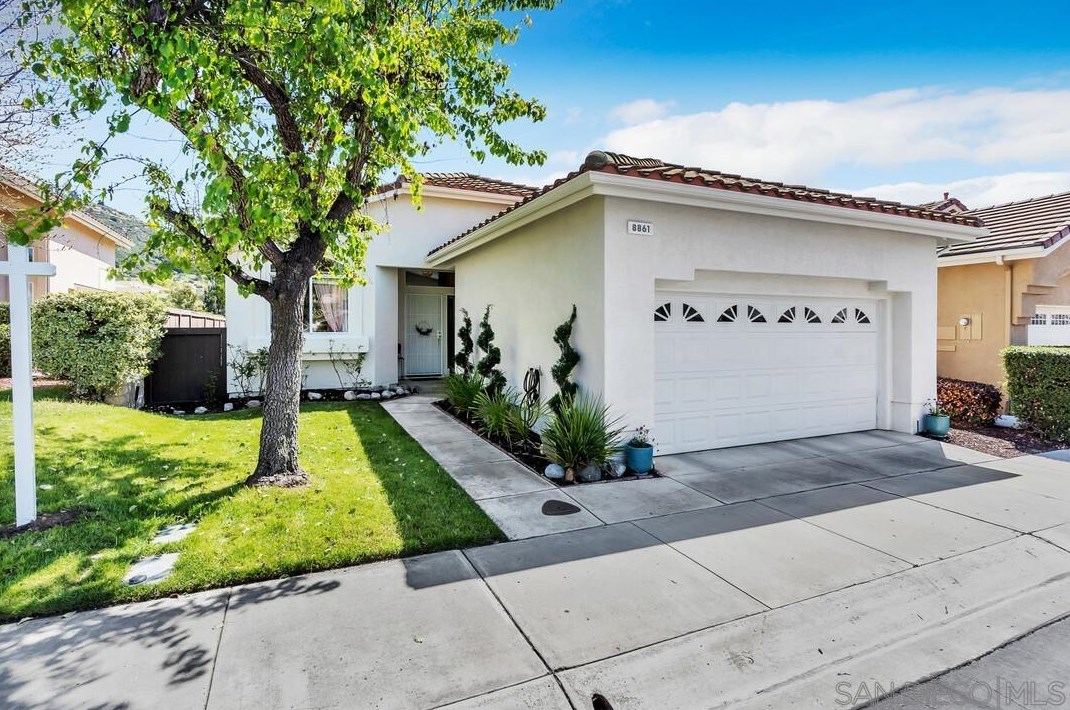 8861 Tobira Dr, Escondido, CA 92026-5934