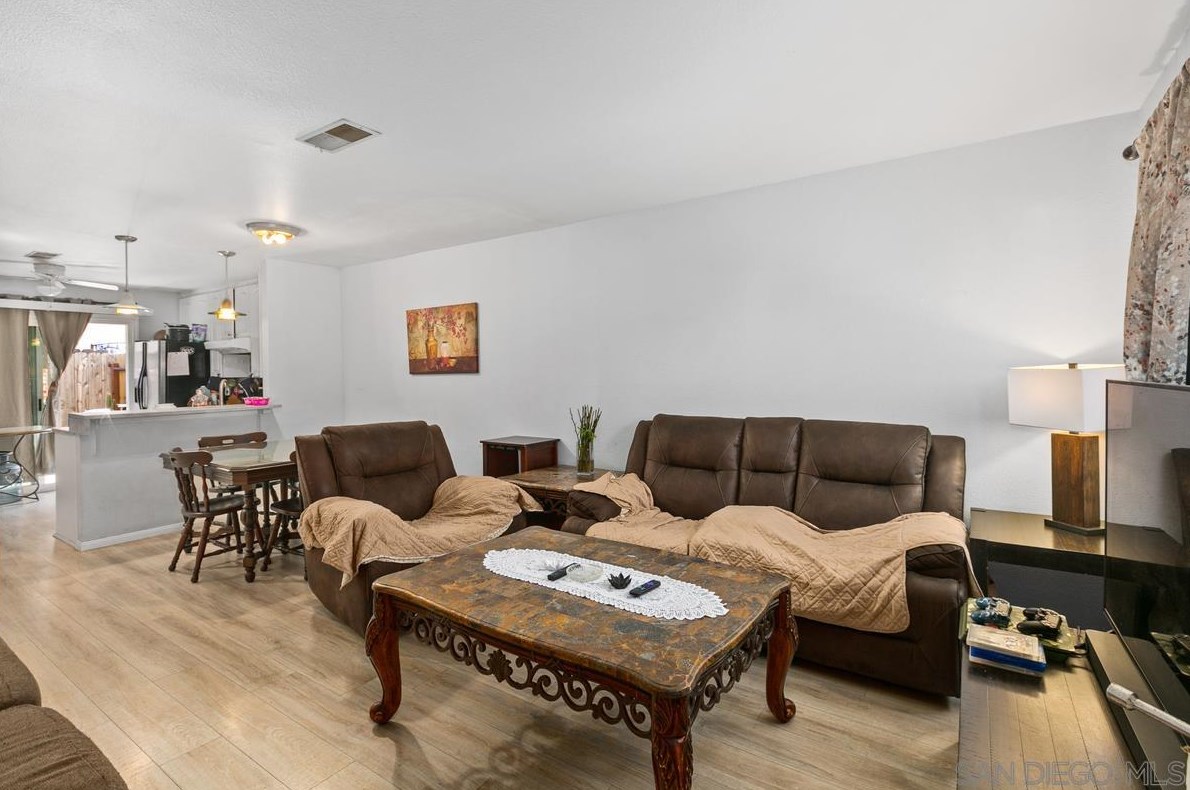 10260 Carefree Dr, Santee, CA 92071-1819