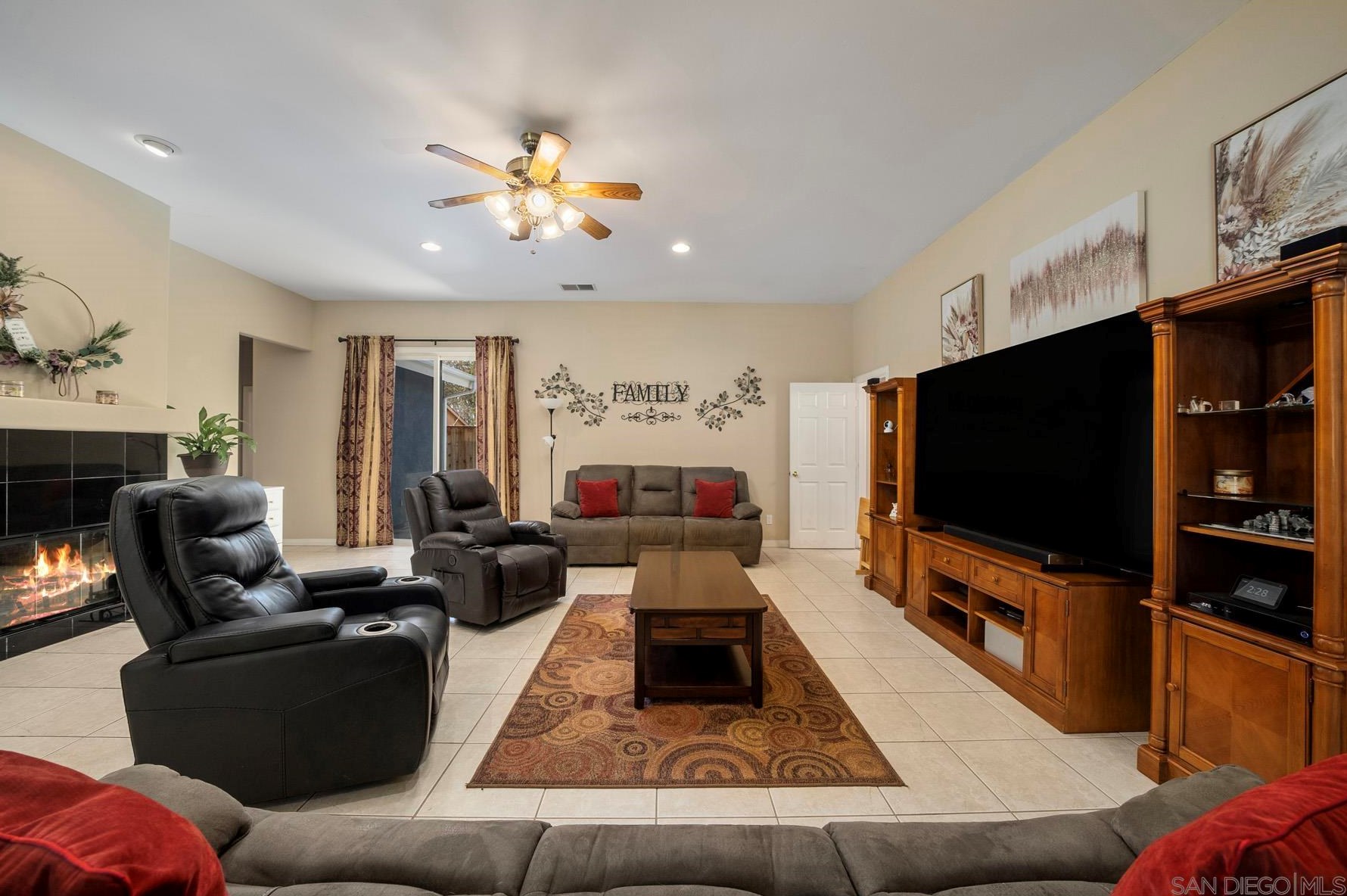 115 Sunwest Gln, Escondido, CA 92025-6622