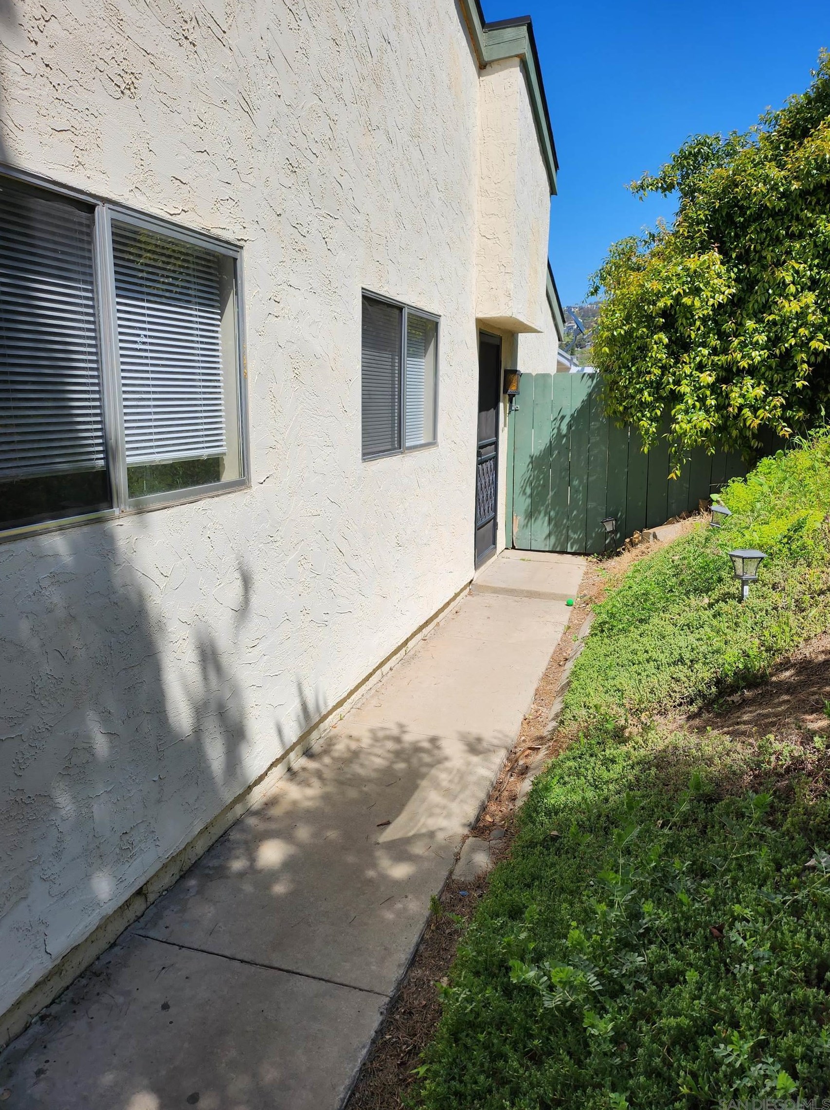 2017 Crofton St, Spring Valley, CA 91977-3518