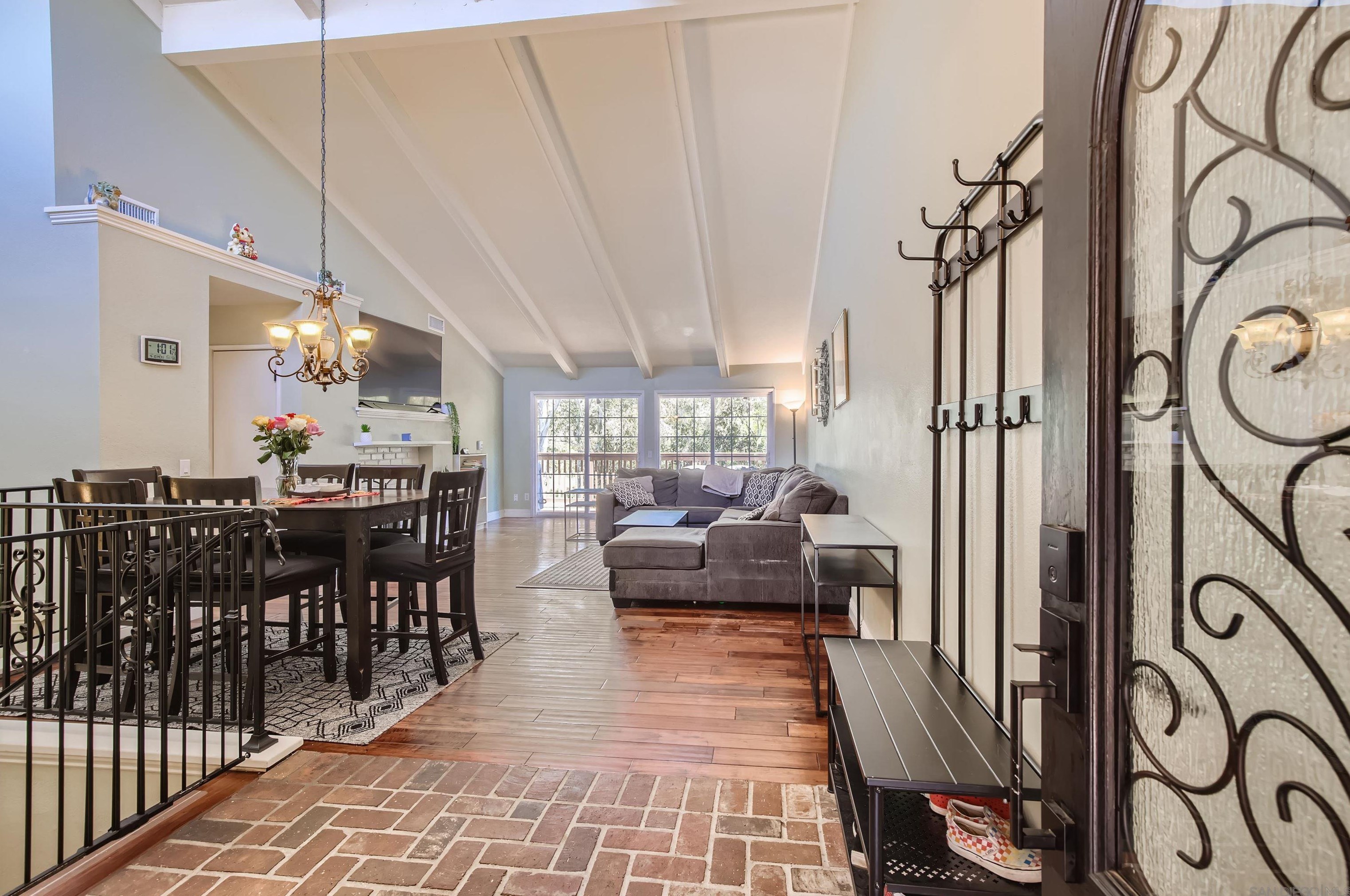 1828 Wintergreen Gln, Escondido, CA 92026-4937