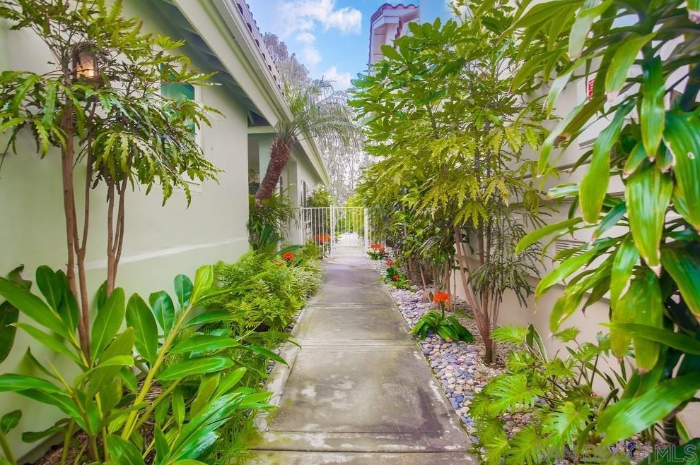 2984 Wintergreen Dr, Carlsbad, CA 92008