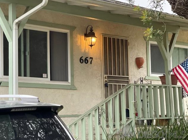 667 Sunset Dr, Vista, CA 92081