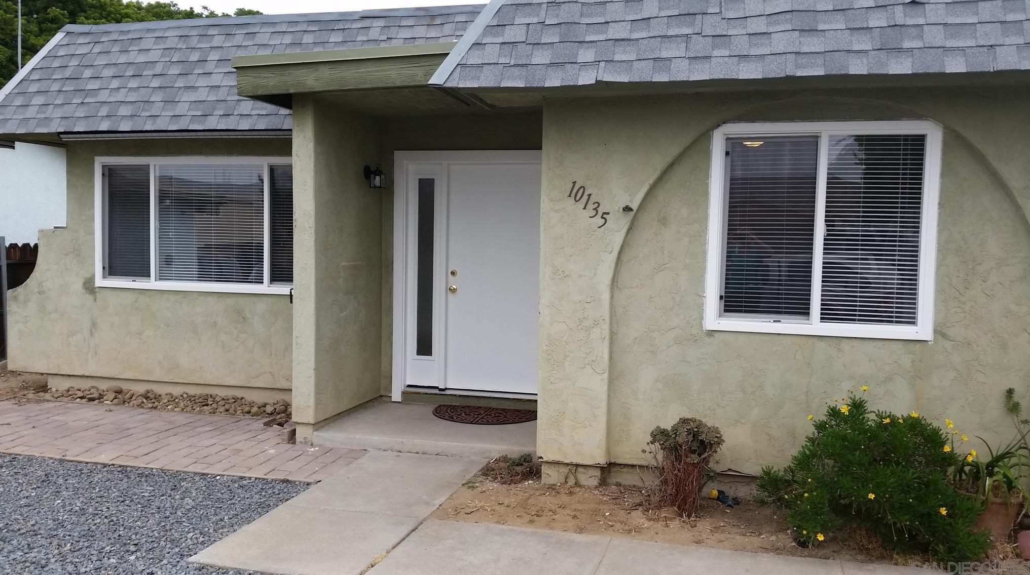 10135 Lakeland Dr, Santee, CA 92071-1054