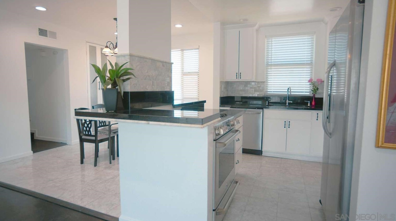 4065 Ursula Ave, Los Angeles CA  90008-2070 exterior