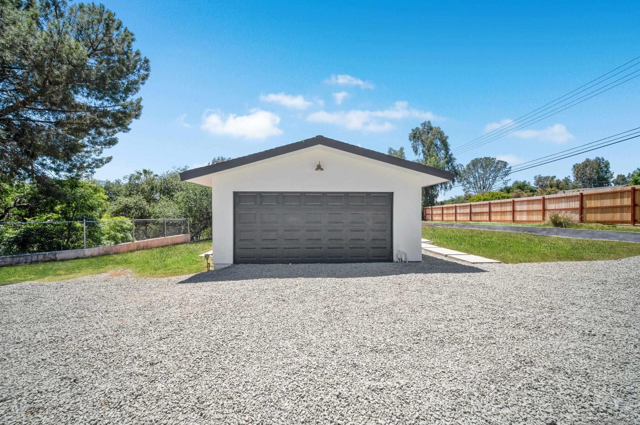 9935 Blossom Valley Rd, El Cajon, CA 92021