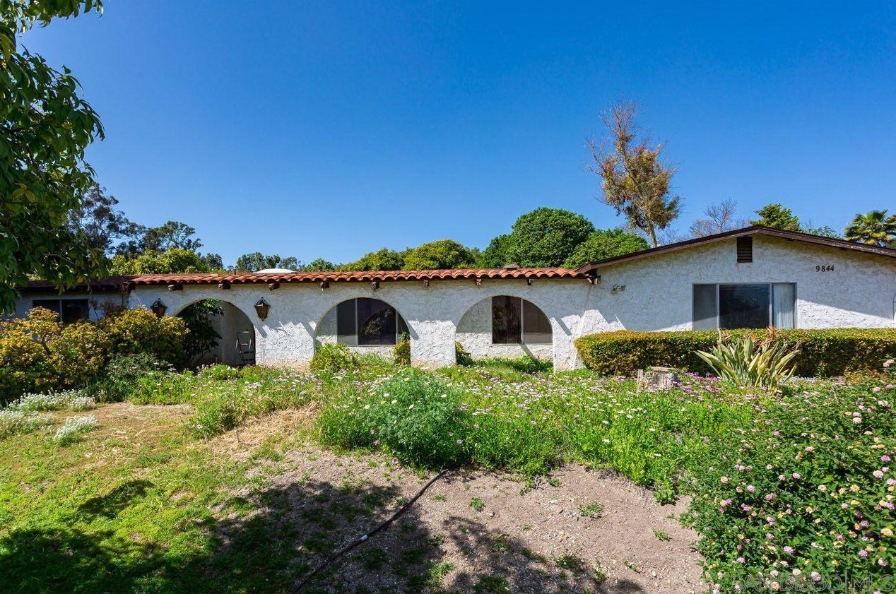9844 Austin Dr, Spring Valley, CA 91977-3404