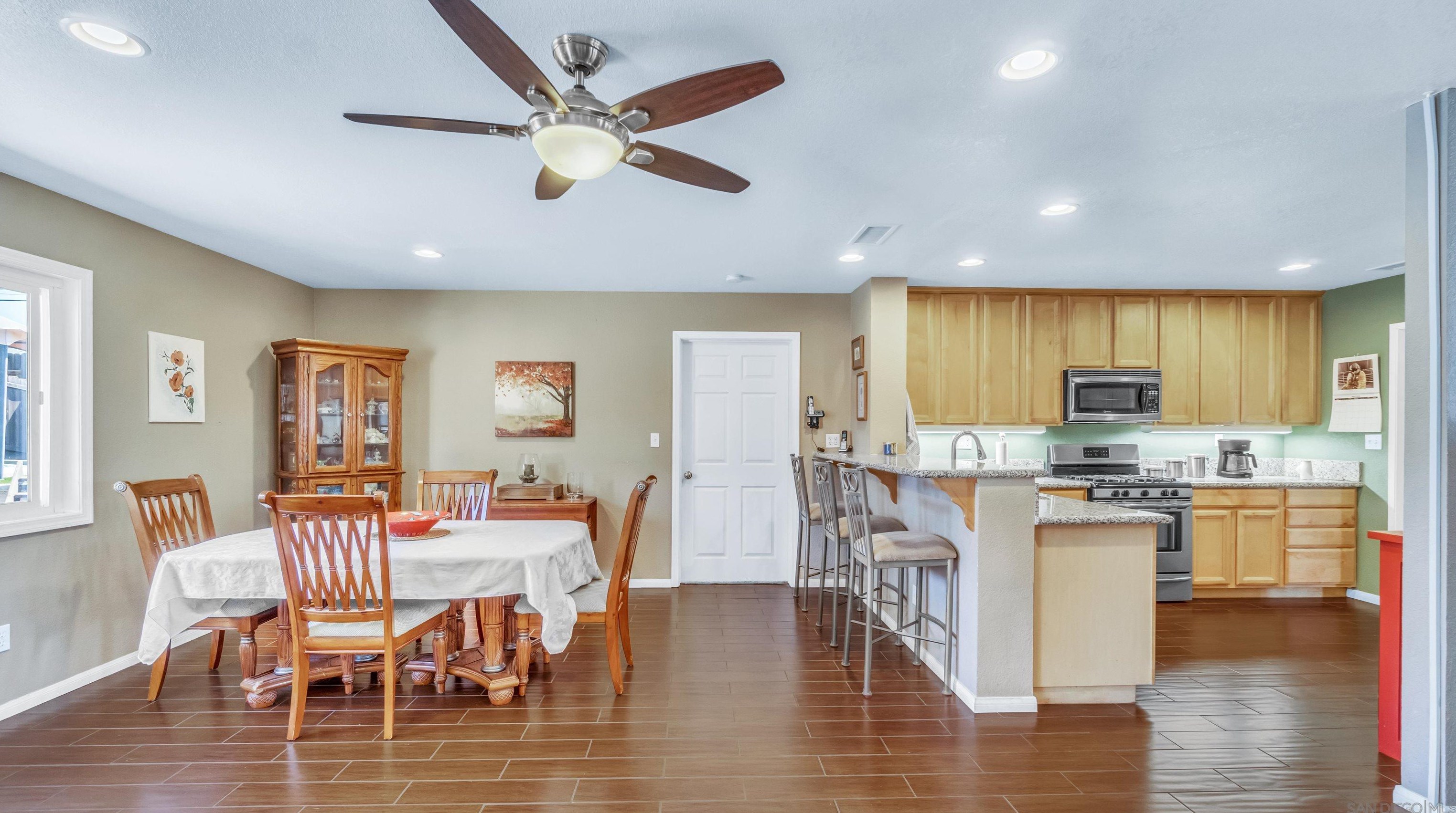 9276 Ruffin Rd, Santee, CA 92071-2419
