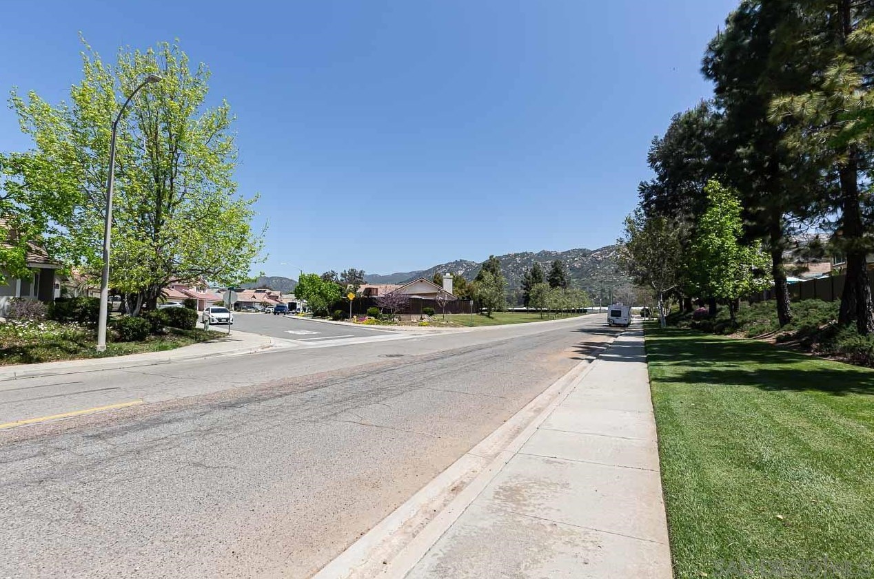 2339 Briarwood Pl, Escondido, CA 92026-4004