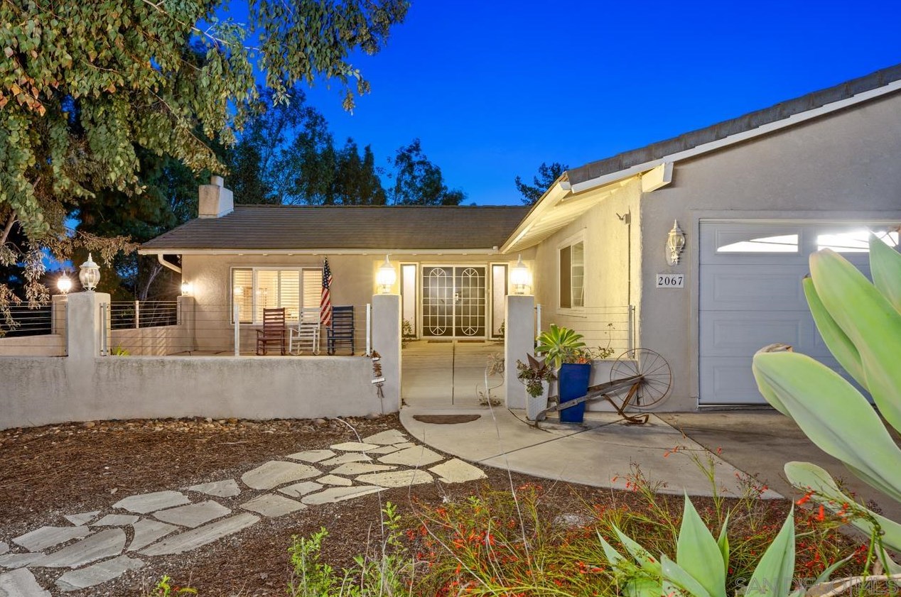 2067 Vista Hermosa Way, El Cajon, CA 92019