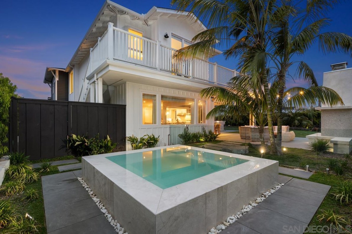 1112 Crest Dr, Encinitas, CA 92024