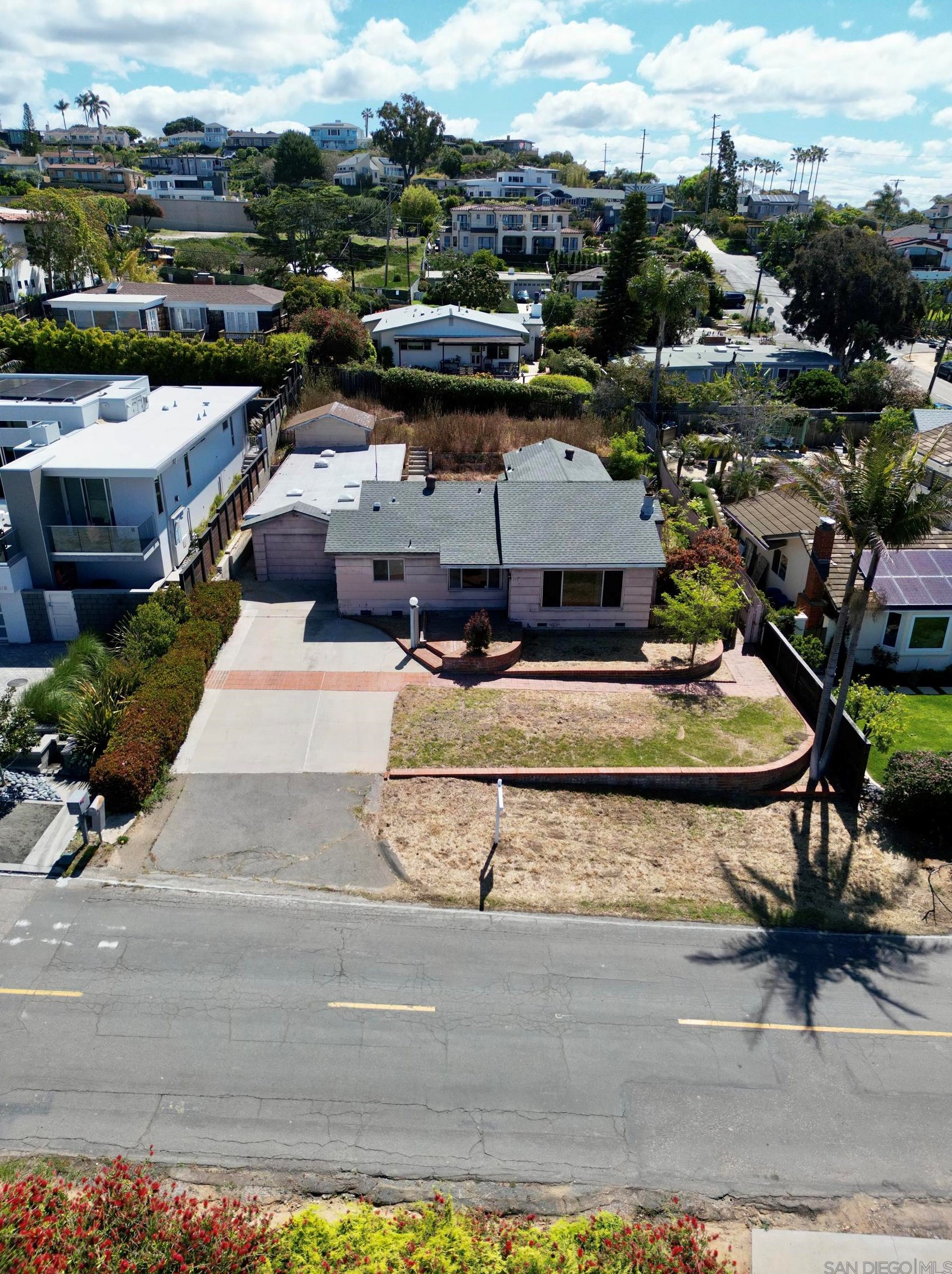 410 Granados Ave, Solana Beach CA  92075-2015 exterior