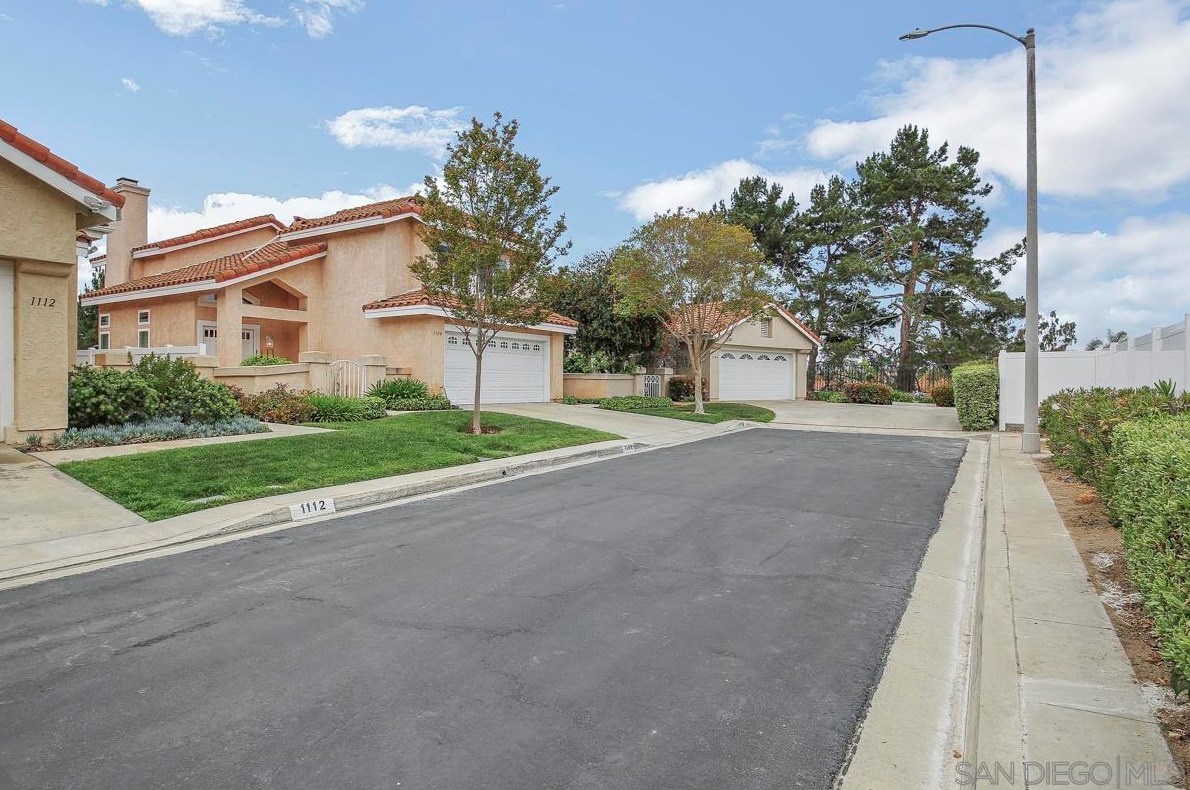 1108 Brioso Ct, Vista, CA 92081-9092