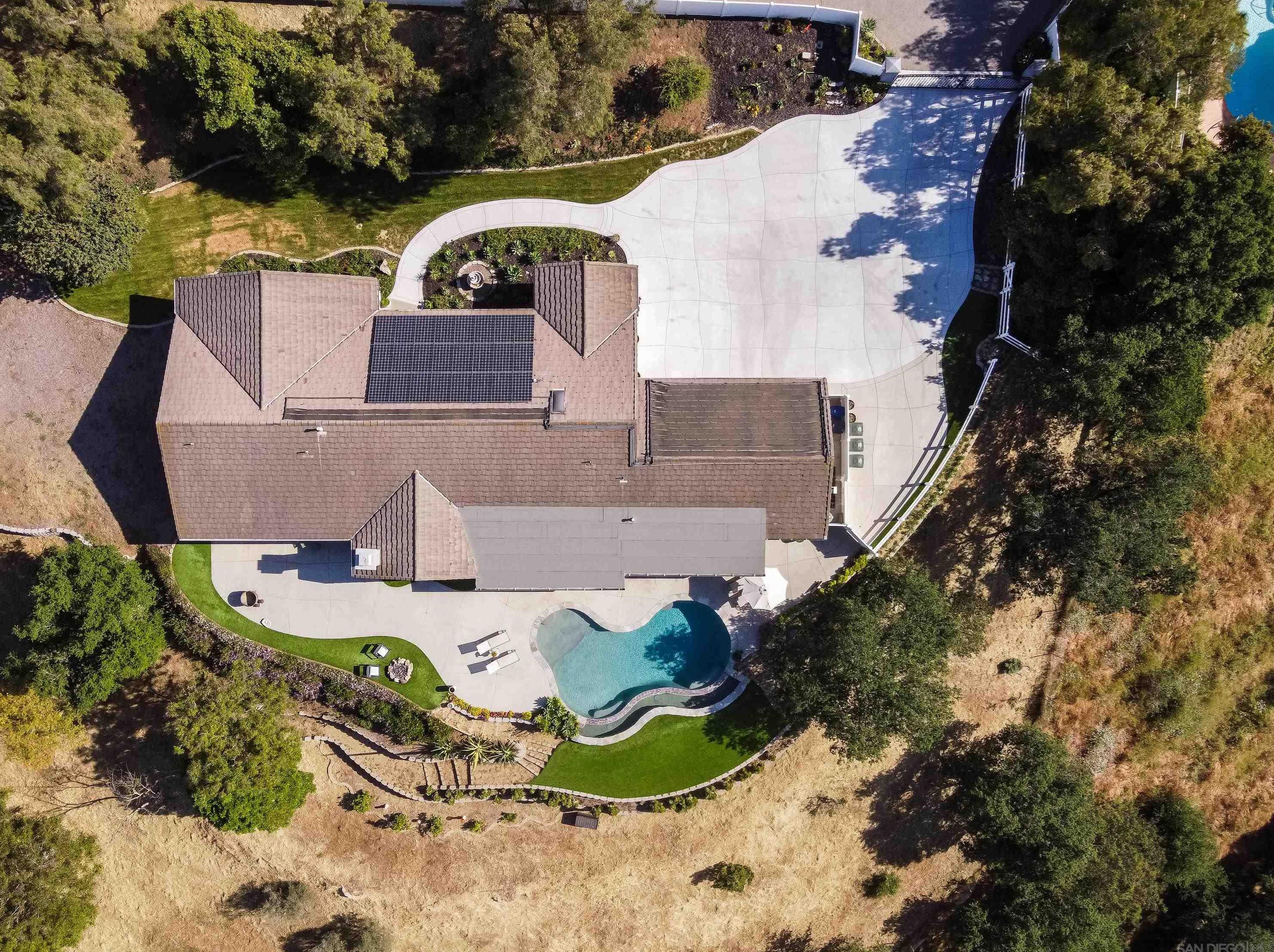 1834 Winterwarm Dr, Fallbrook CA  92028-8831 exterior