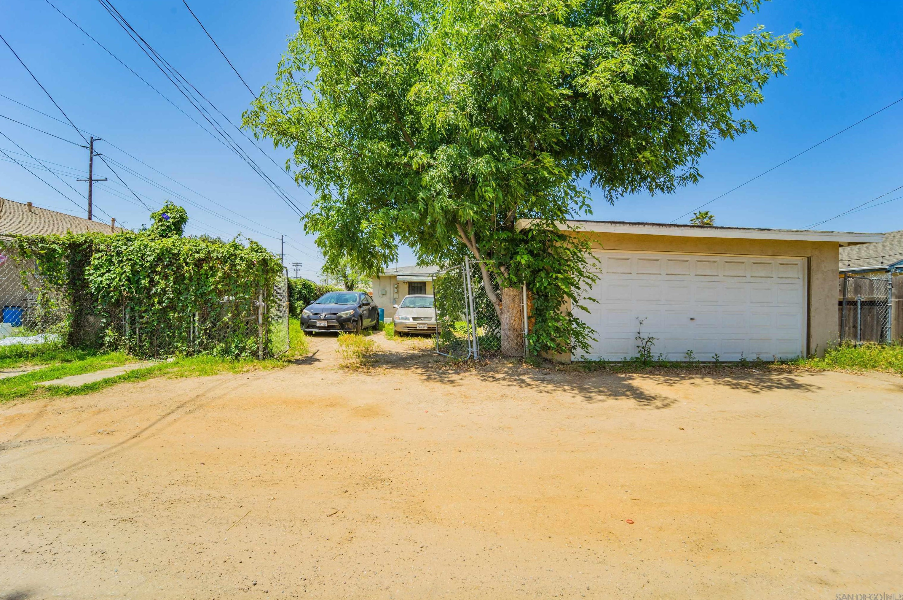 643-47 6th Ave, Escondido, CA 92025-4008