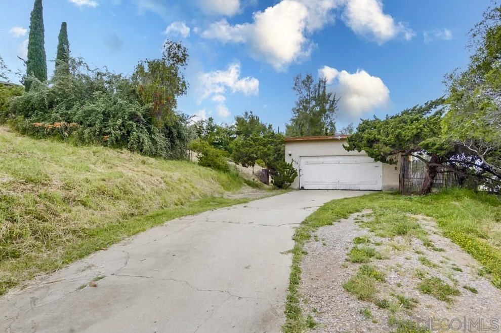 8550 Rockledge Rd, La Mesa, CA 91941
