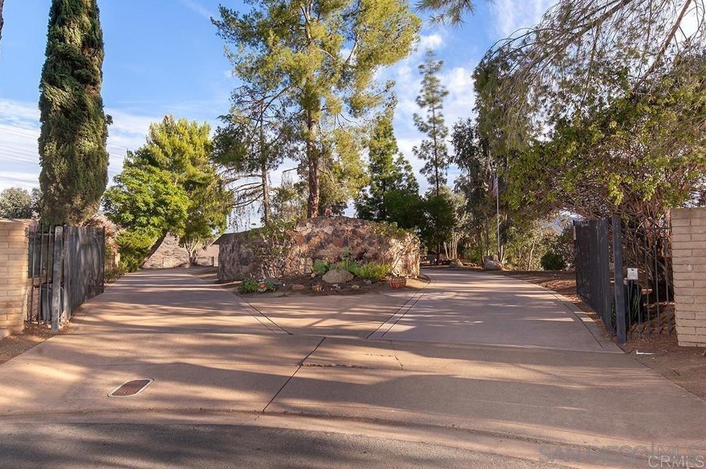 2496 Colinas Paseo, El Cajon, CA 92019