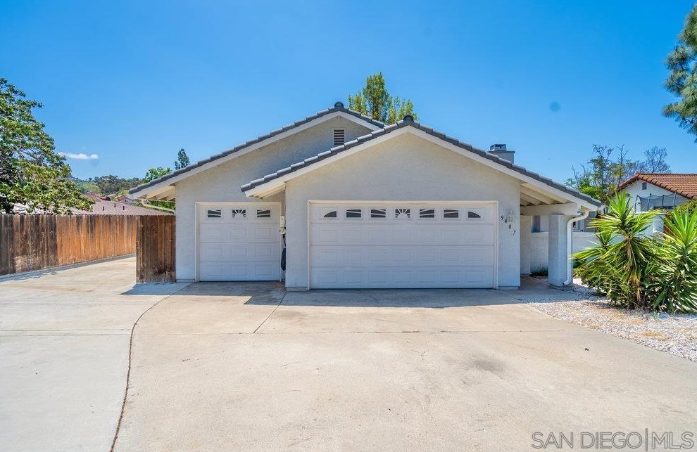9407 Barbic Ln, Spring Valley, CA 91977-2439