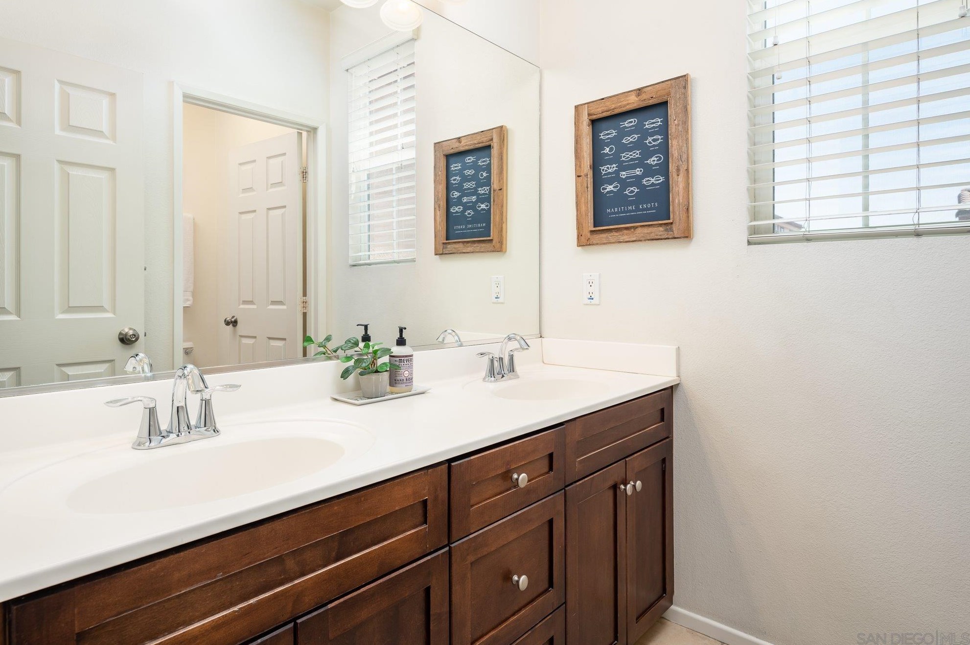 2011 Montilla St, Santee CA  92071-5624 exterior
