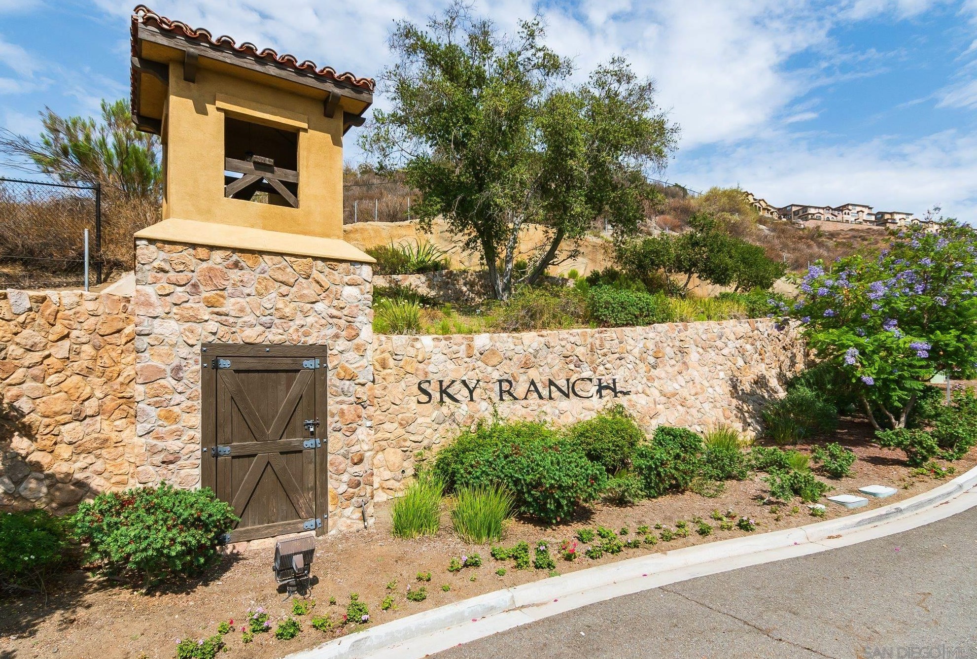 2011 Montilla St, Santee CA  92071-5624 exterior