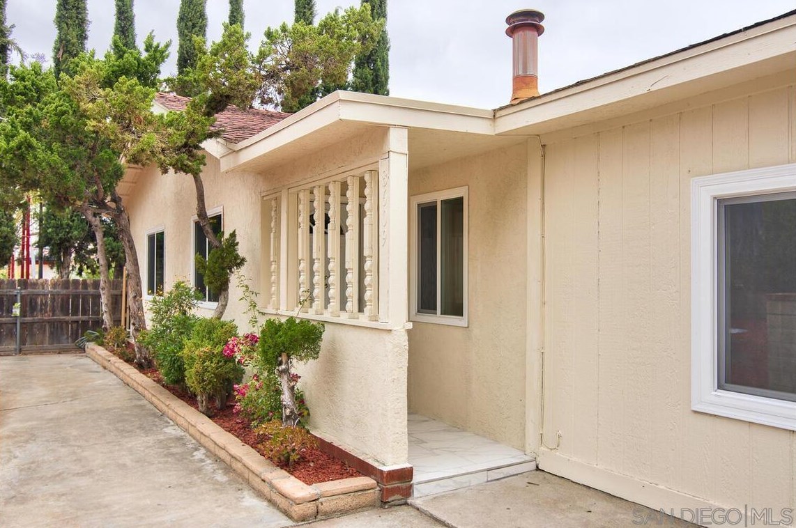 8609 Fanita Dr, Santee, CA 92071-4021
