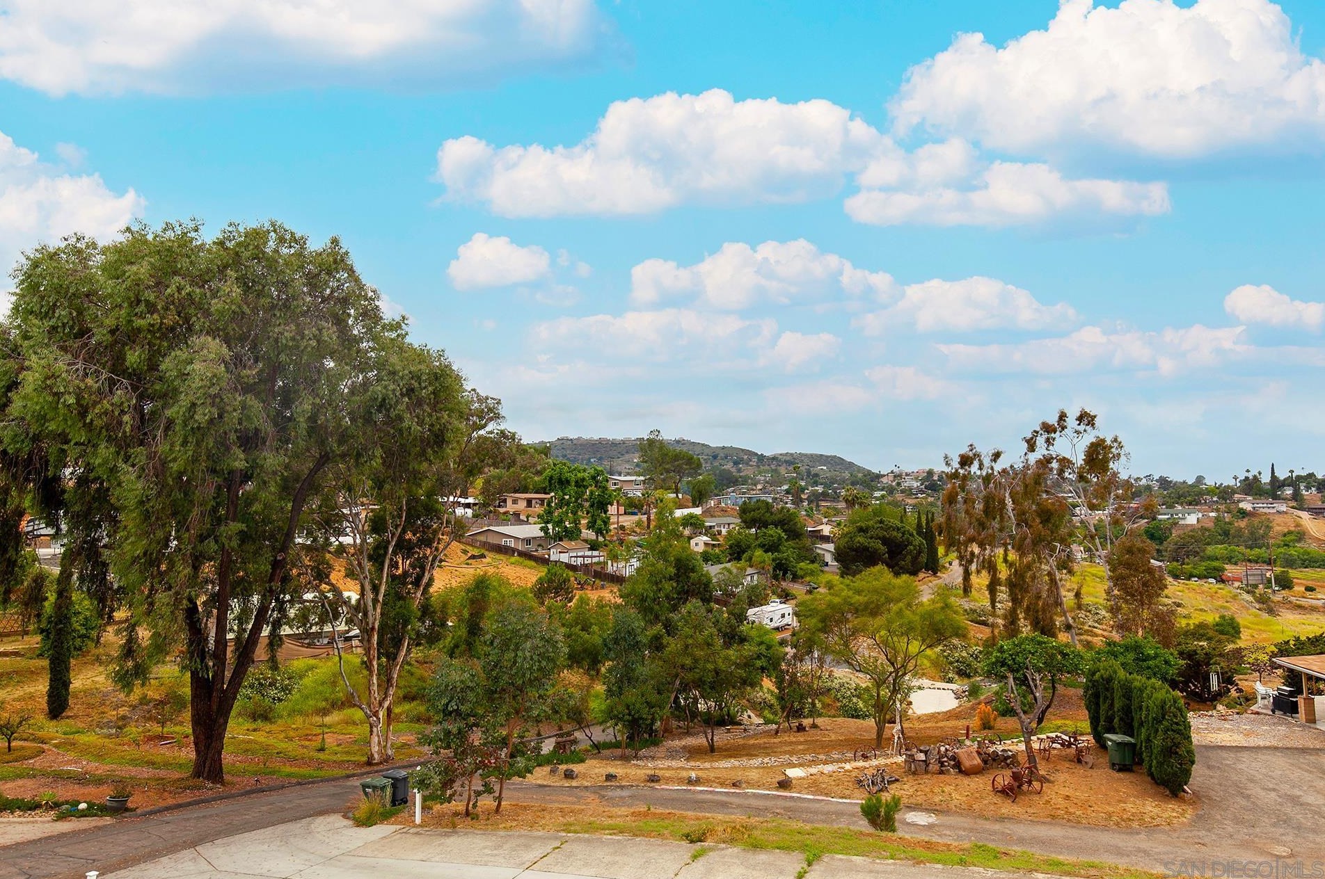 12240 Valhalla Dr, Lakeside, CA 92040