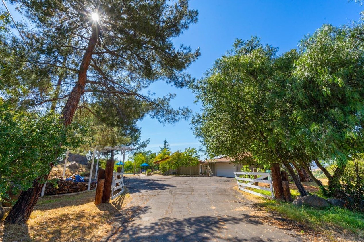 1044 S Grade Rd, Alpine, CA 91901