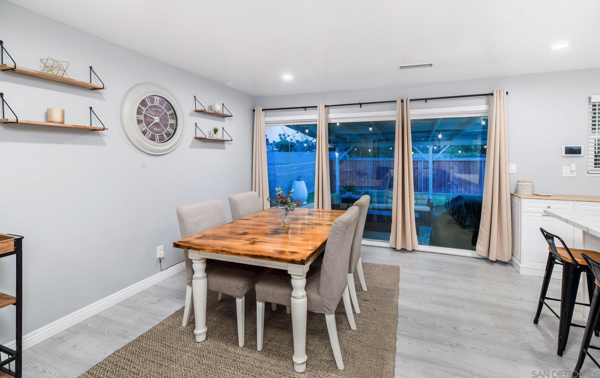 9027 Frederick St, Spring Valley CA  91977-5606 exterior