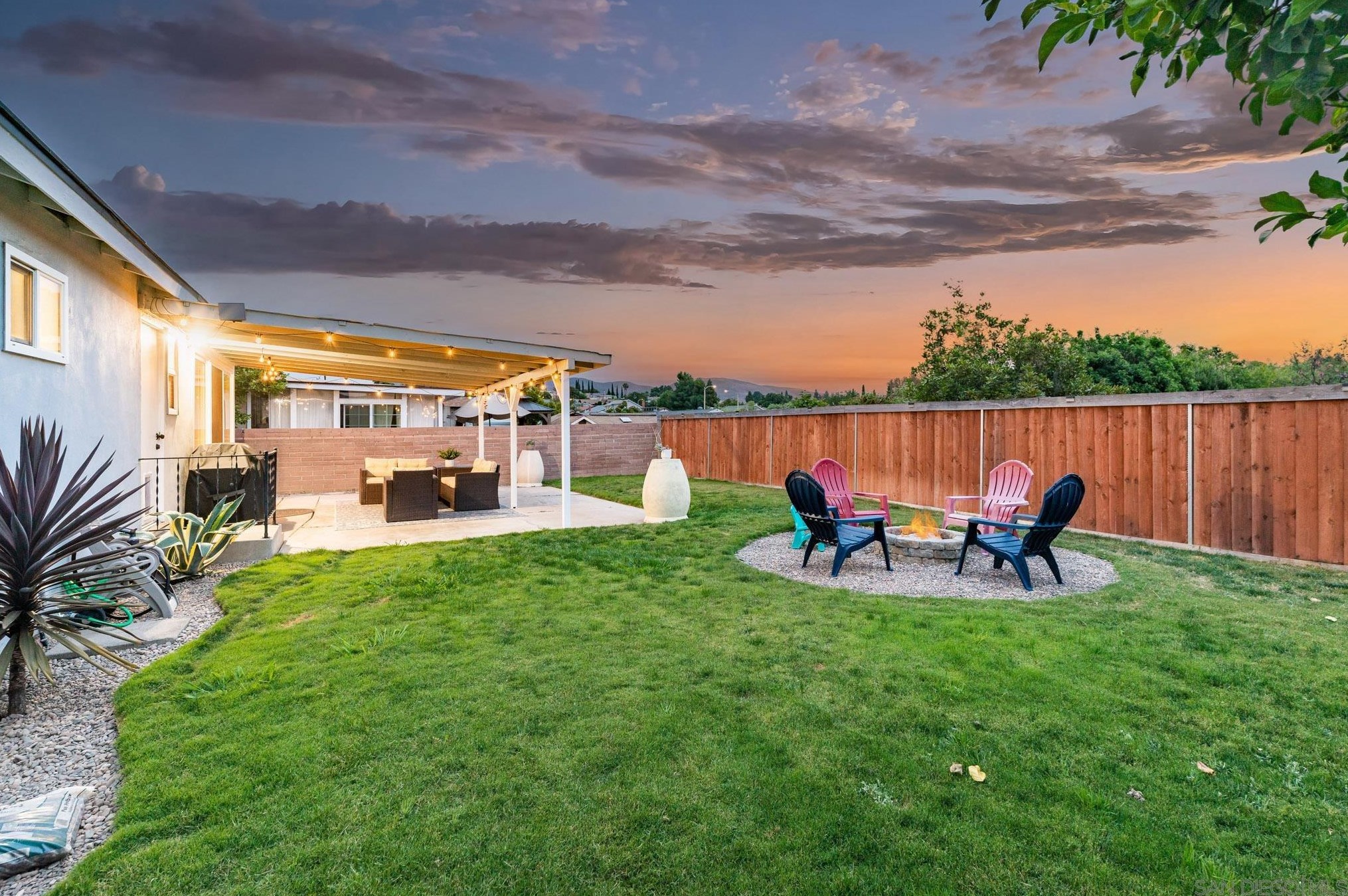 9027 Frederick St, Spring Valley CA  91977-5606 exterior