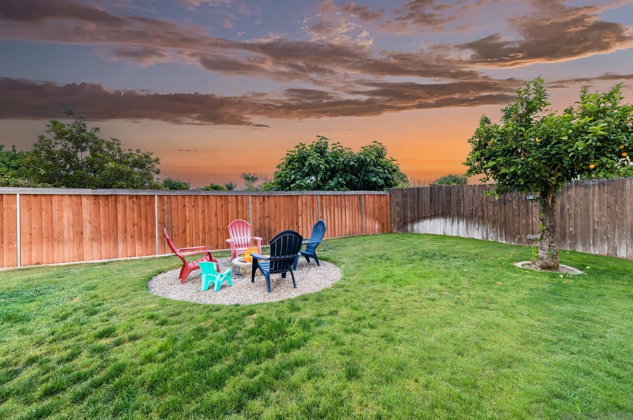 9027 Frederick St, Spring Valley CA  91977-5606 exterior