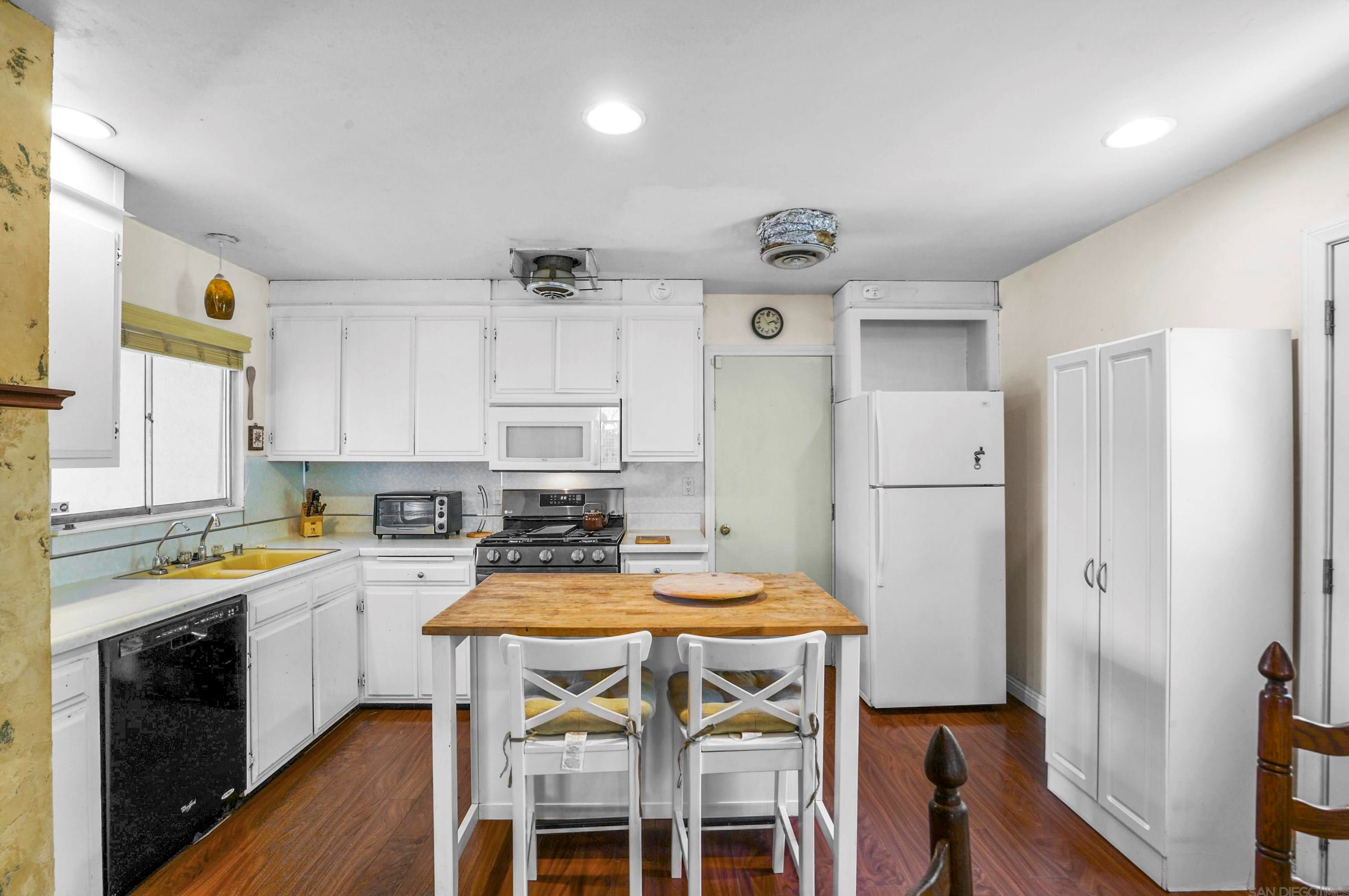 5785 Jackson Dr, La Mesa, CA 91942